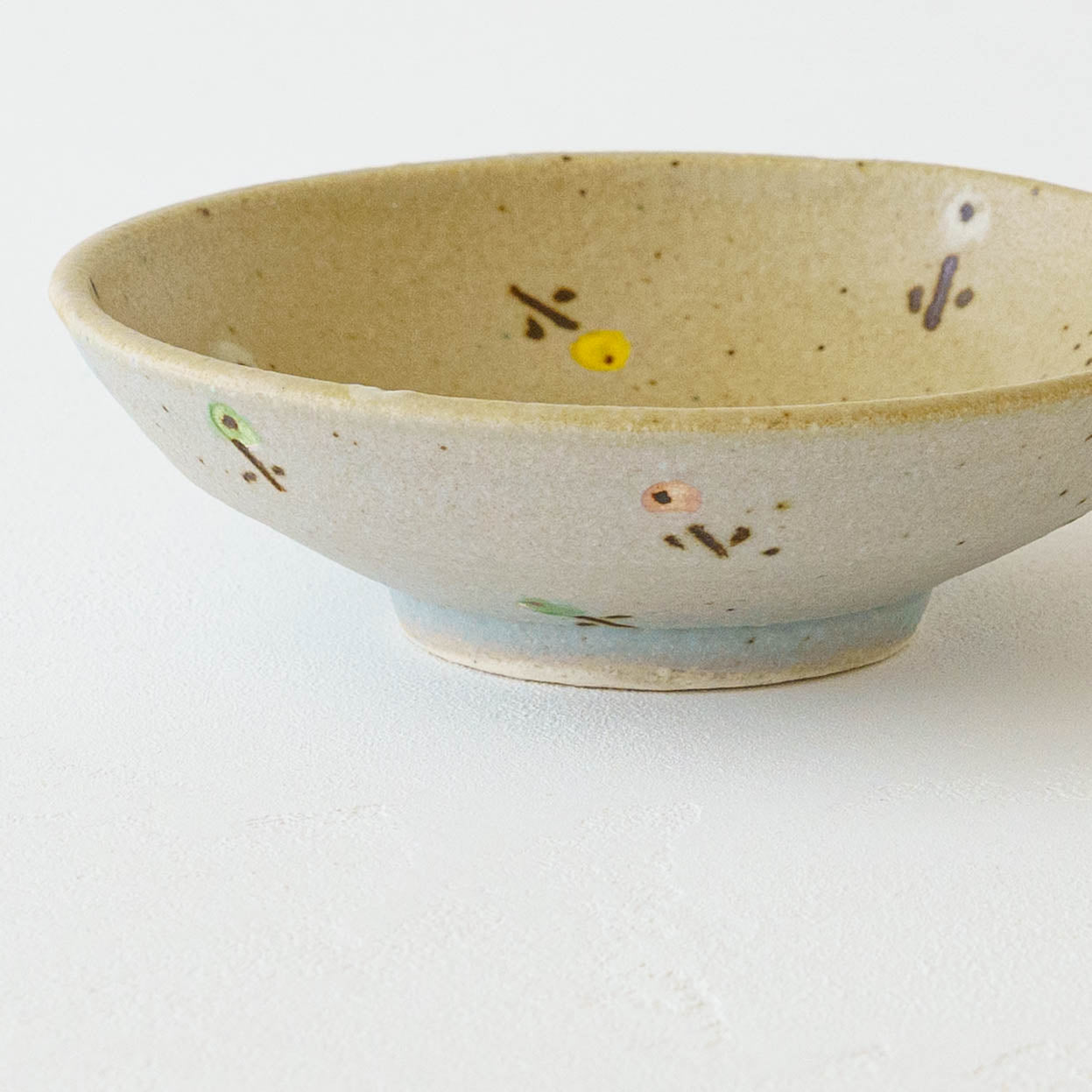 Flat bowl flower light brown x light blue | Harada Haruko