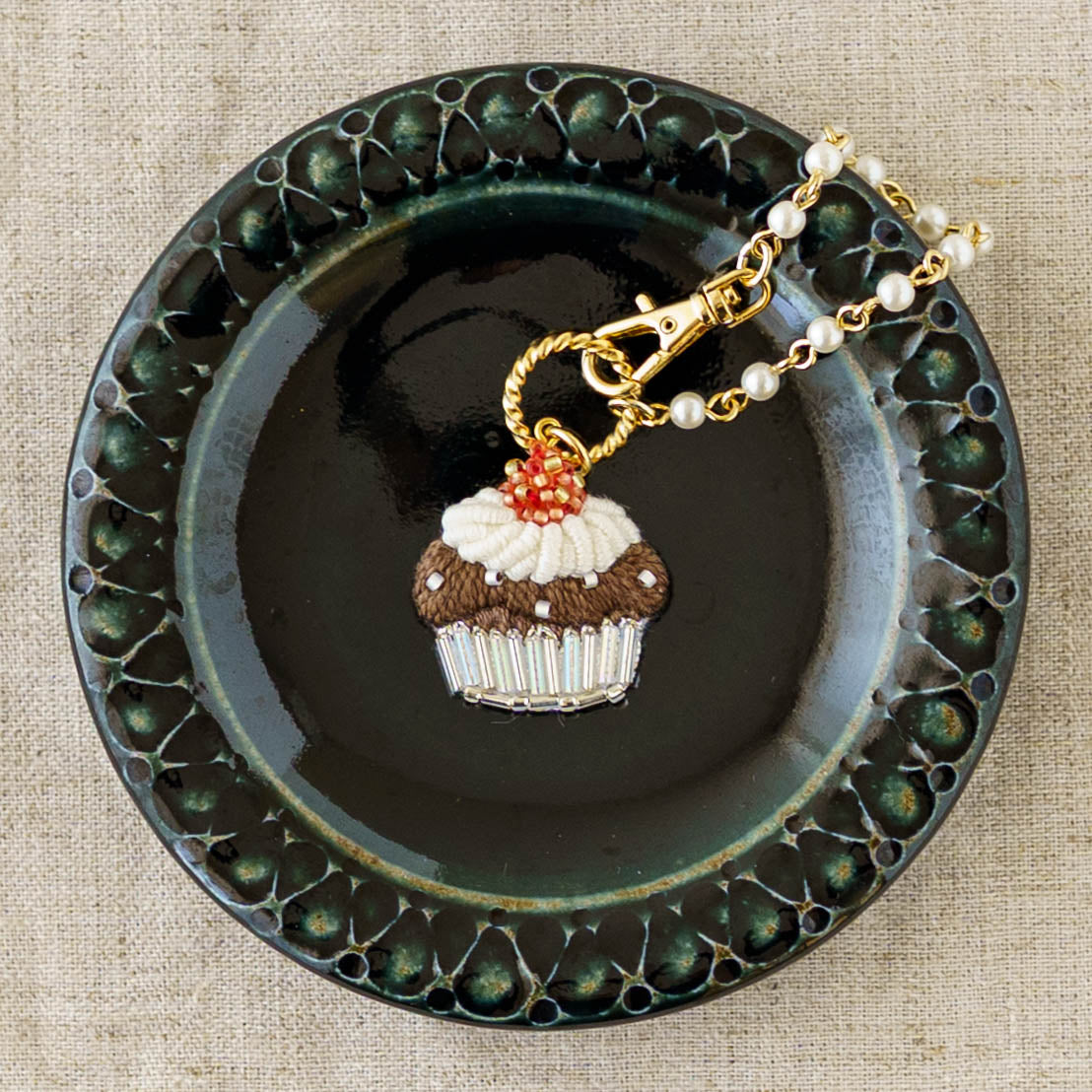 刺繍バッグチャーム　チョコカップケーキ｜あおのいえ