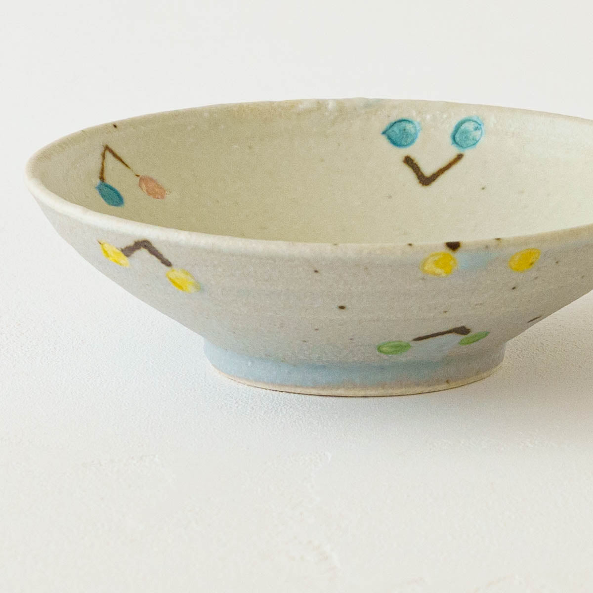 Flat bowl cherry white x light blue | Harada Haruko