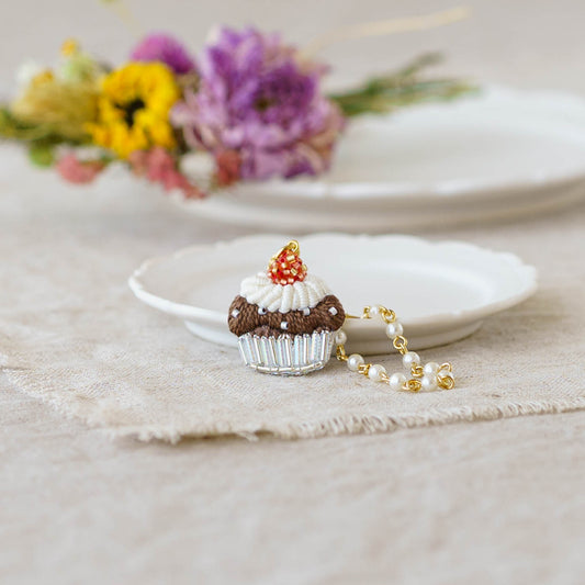 刺繍バッグチャーム　チョコカップケーキ｜あおのいえ