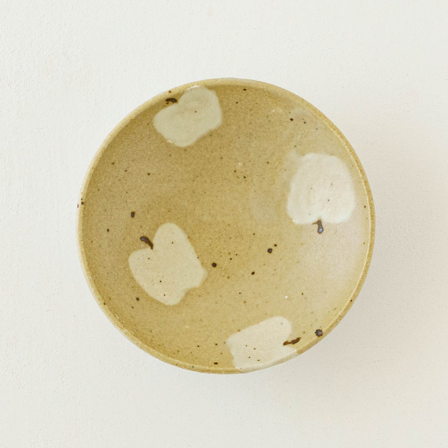 薄平鉢　りんご　ライトブラウン x ライトブルー｜原田晴子