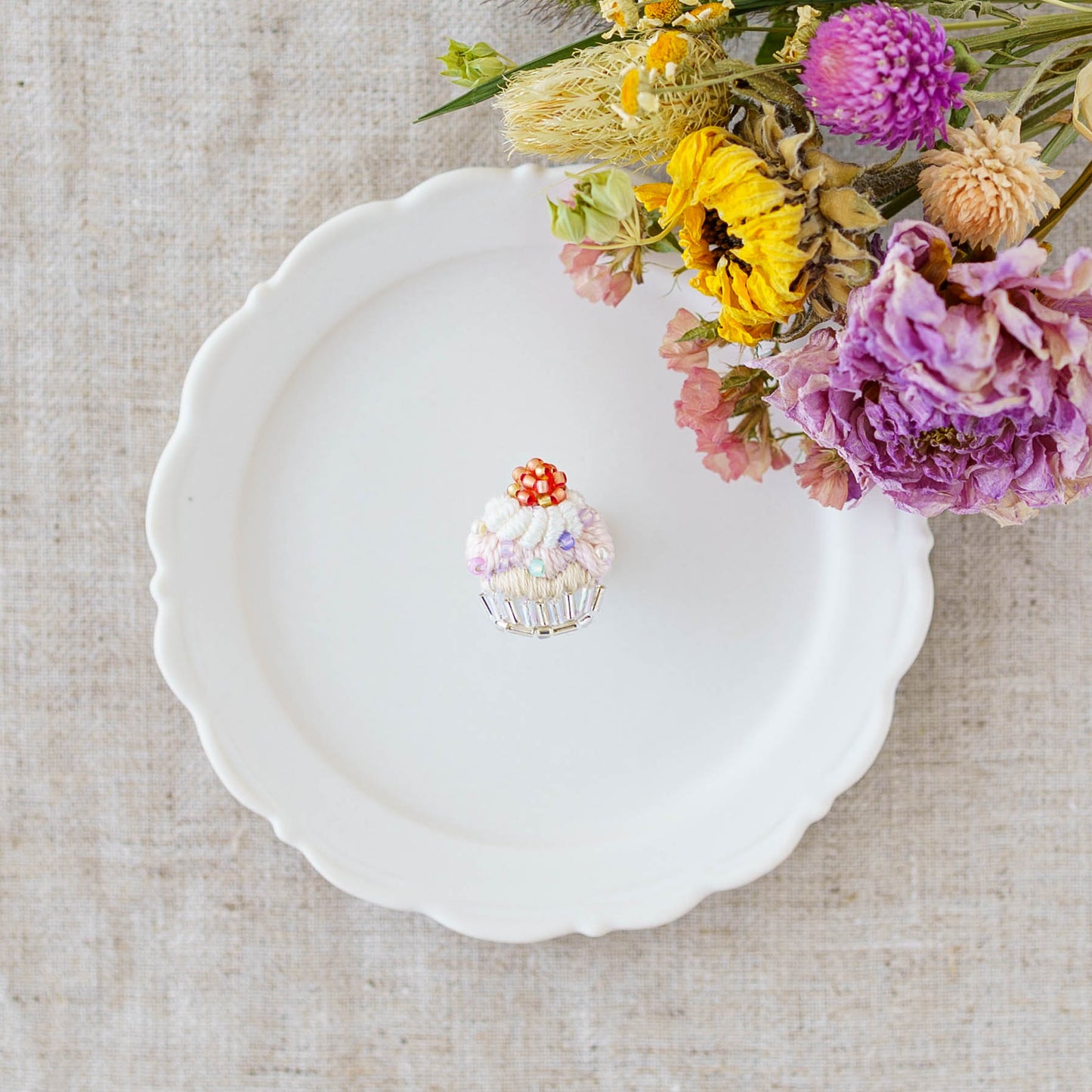 刺繍リング　カラフルカップケーキ｜あおのいえ