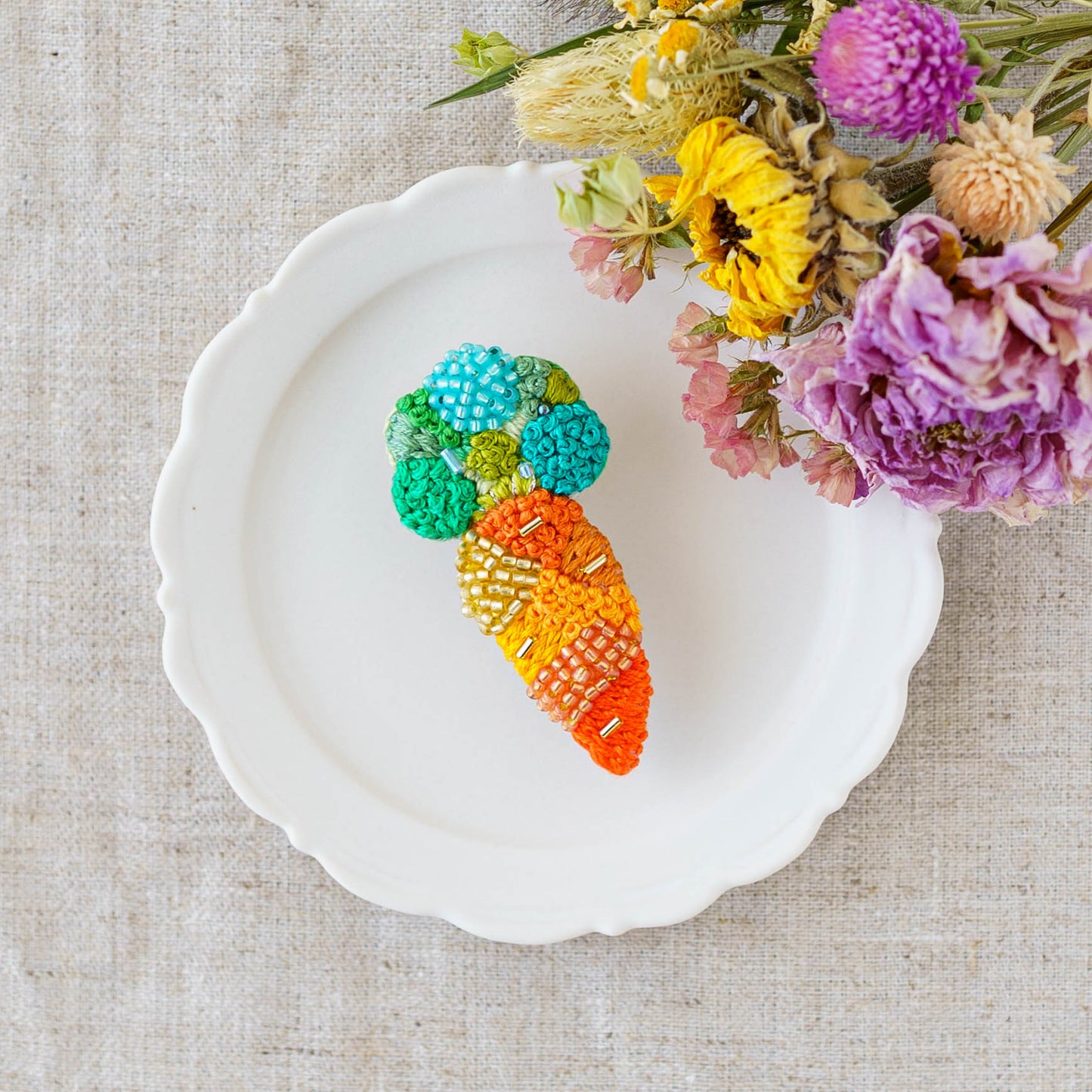 刺繍ブローチ　にんじん｜あおのいえ