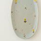 楕円板皿　お花　ライトブルー（イエロー x ホワイト）｜原田晴子
