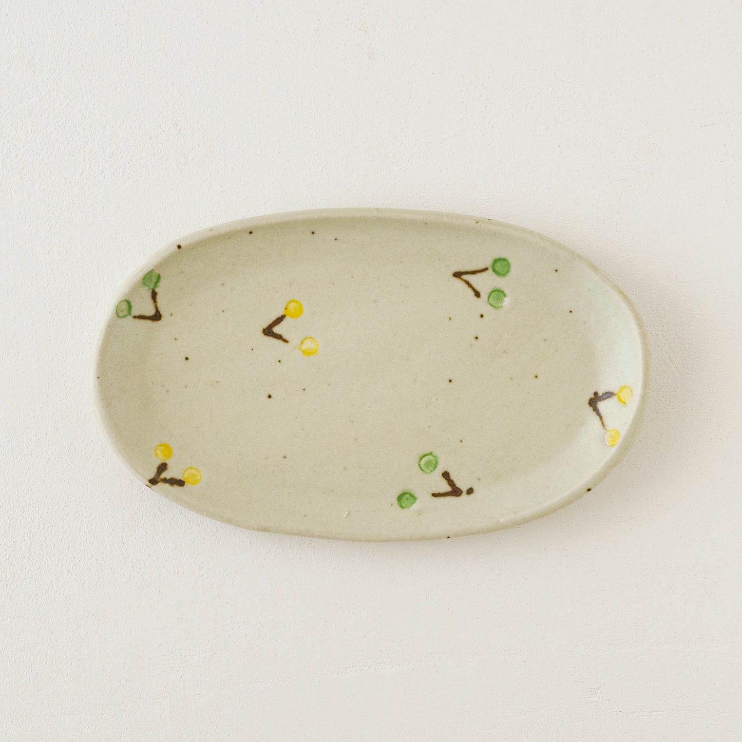 楕円板皿　さくらんぼ　オフホワイト｜原田晴子