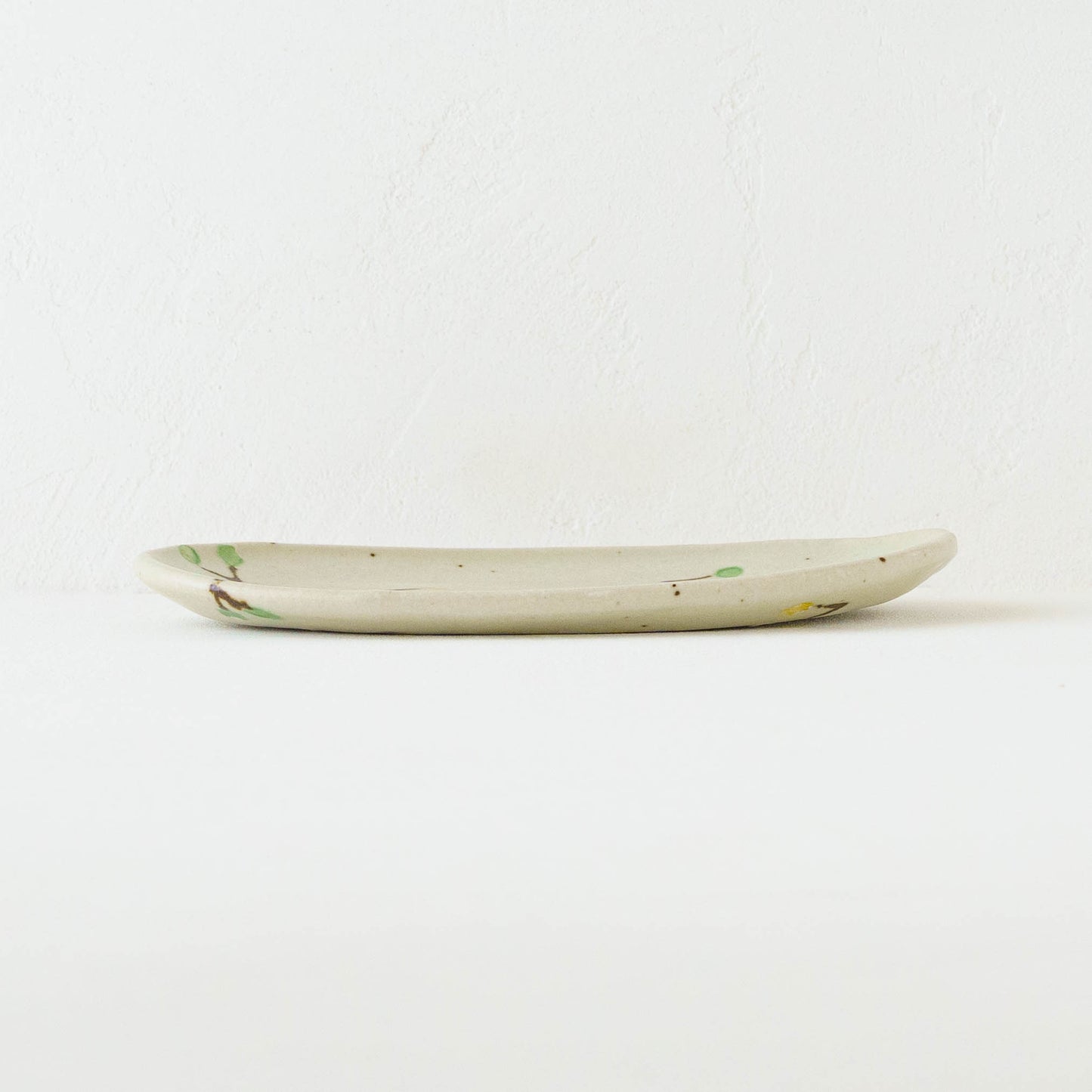 楕円板皿　さくらんぼ　オフホワイト｜原田晴子