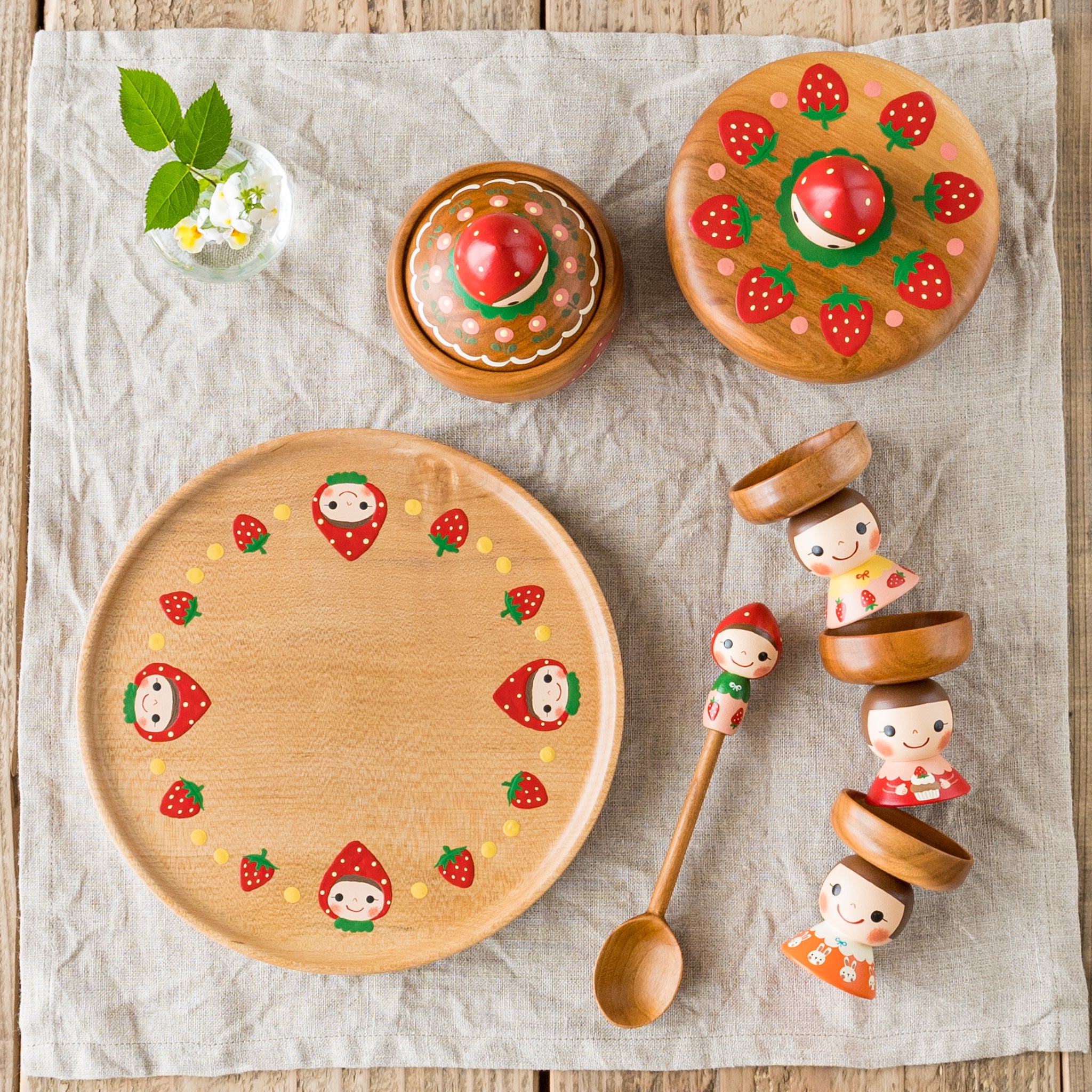 【新品　未使用】木絵雑貨　リム皿　イチゴ柄　プレート　ケーキ皿　作家物