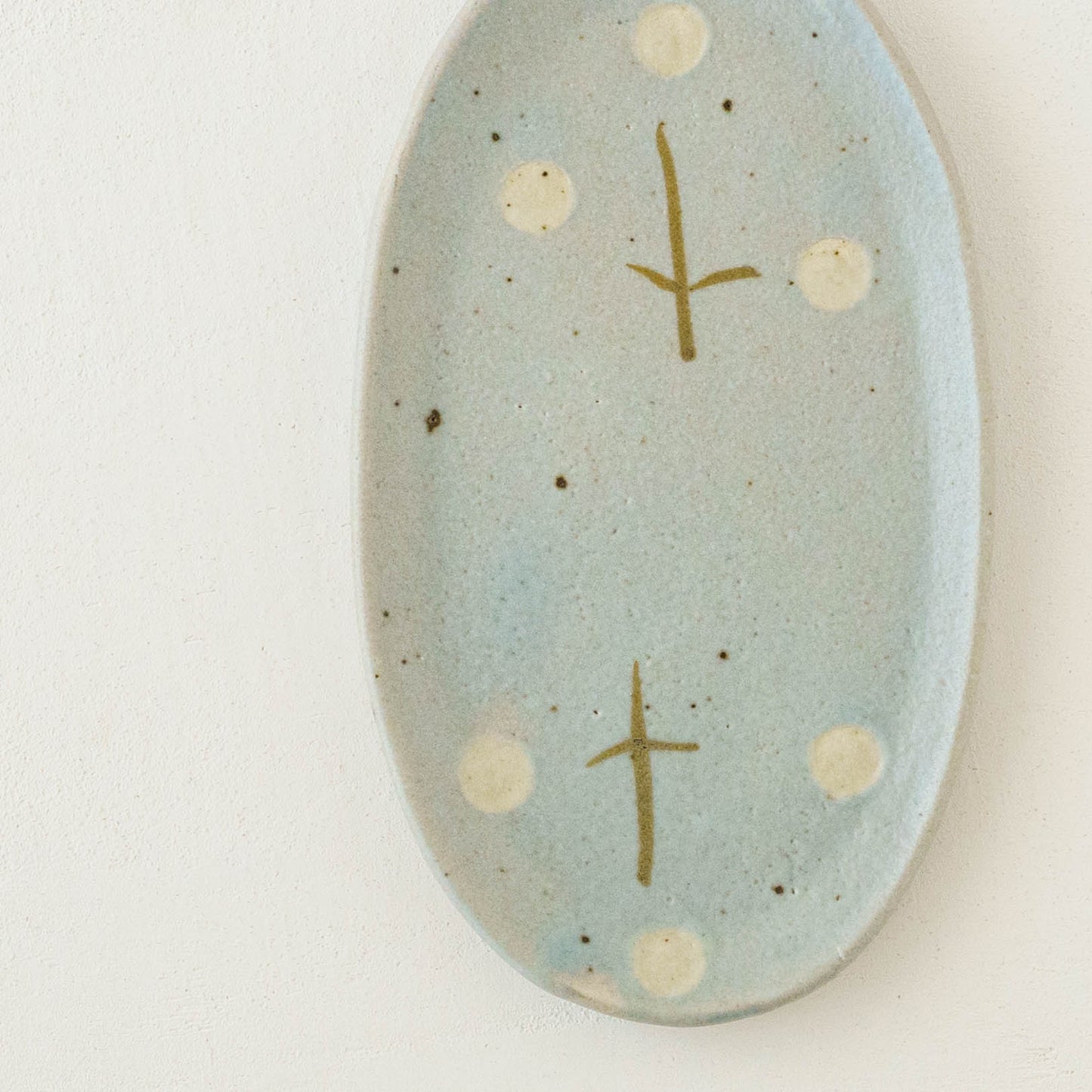 Oval plate with flowers light blue | Harada Haruko