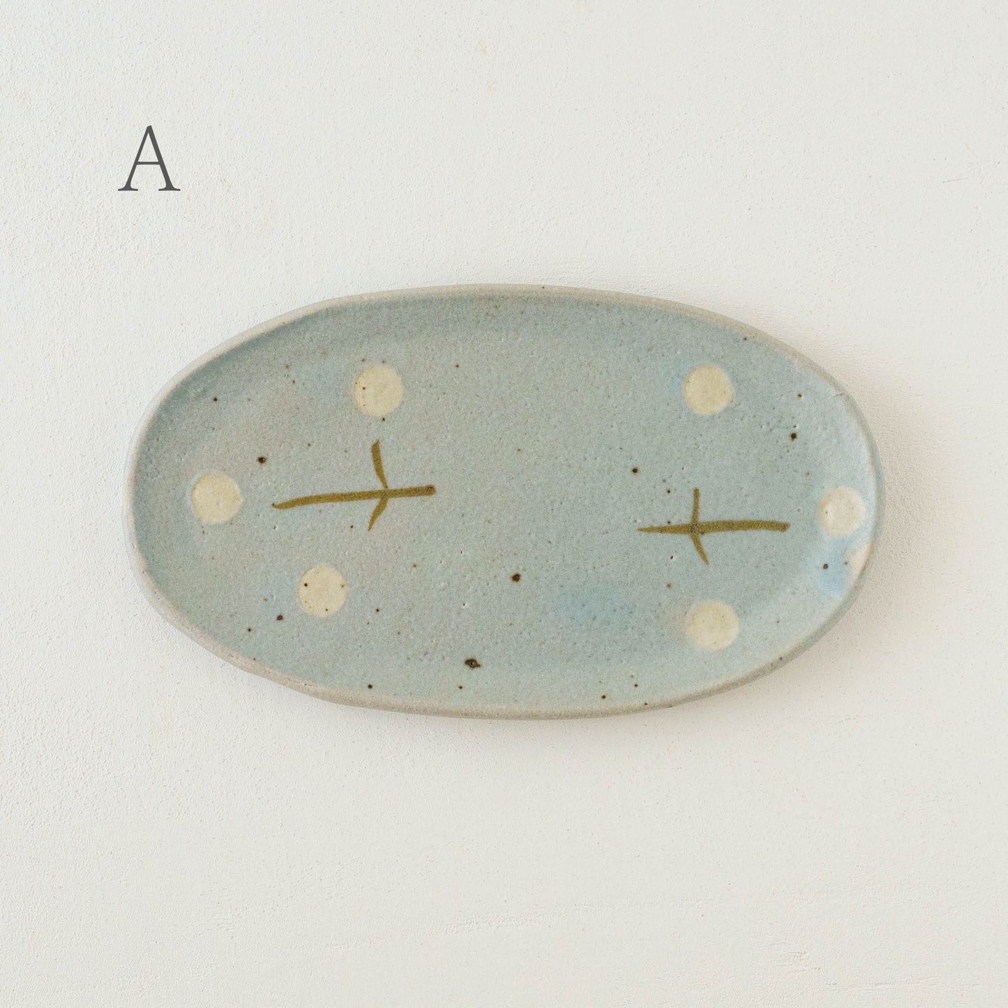 Oval plate with flowers light blue | Harada Haruko