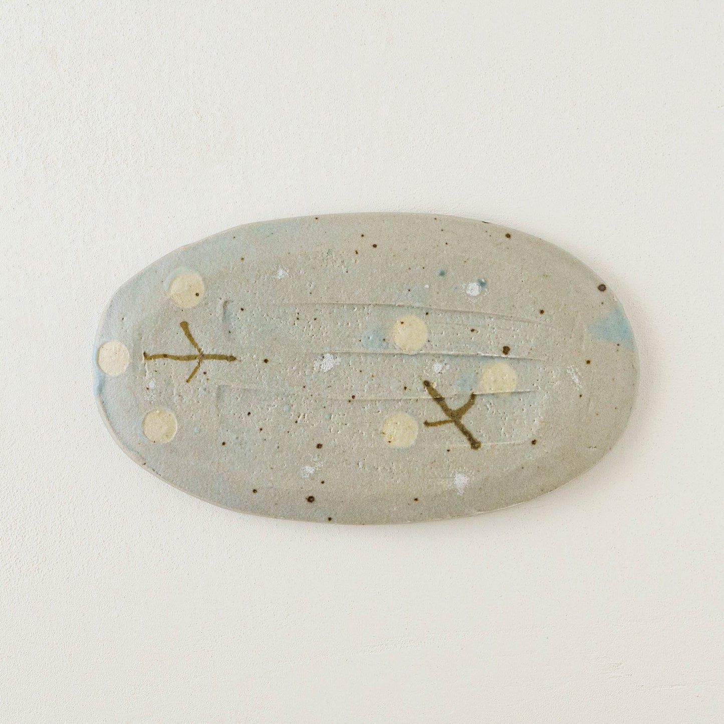 Oval plate with flowers light blue | Harada Haruko