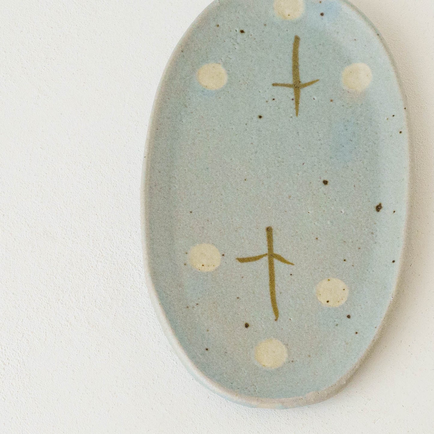 Oval plate with flowers light blue | Harada Haruko