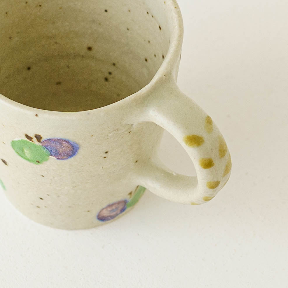 マグカップ　ちょうちょ　オフホワイト （グリーン x パープル）｜原田晴子