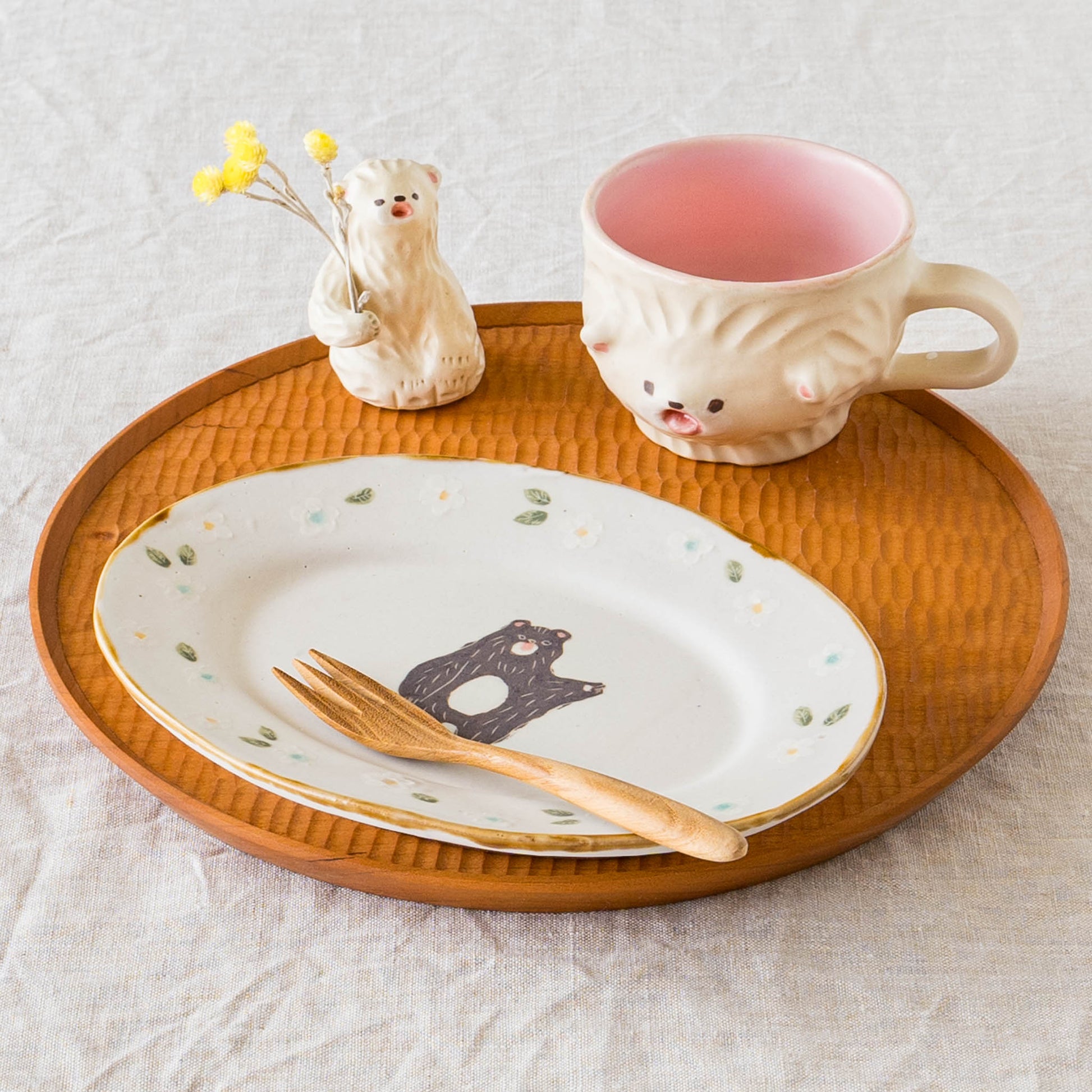 加藤美紀子さんのクママグ白くまと楕円皿リム花