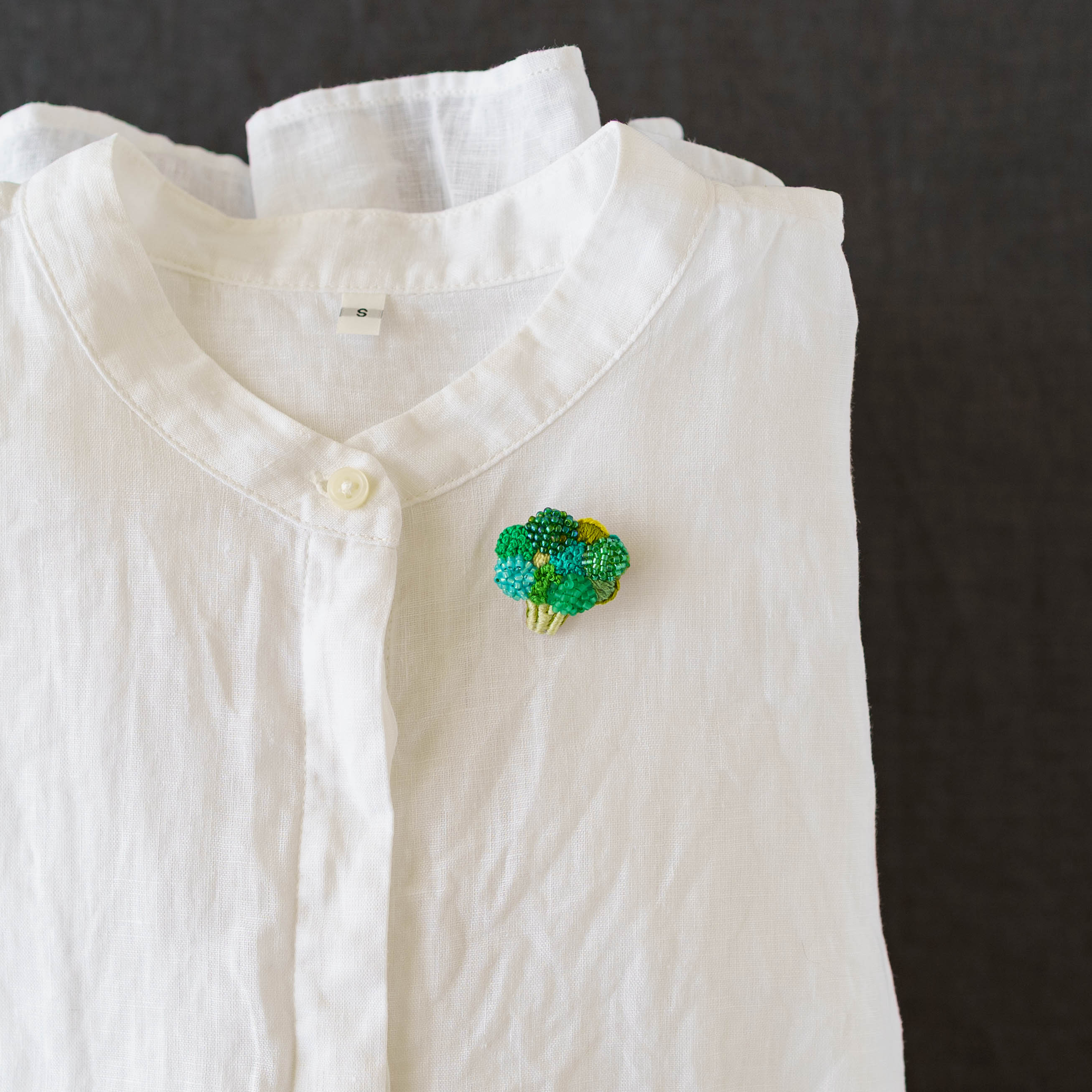 刺繍作家 あおのいえ 刺繍ブローチ ブロッコリー｜鎌倉 作家ものの