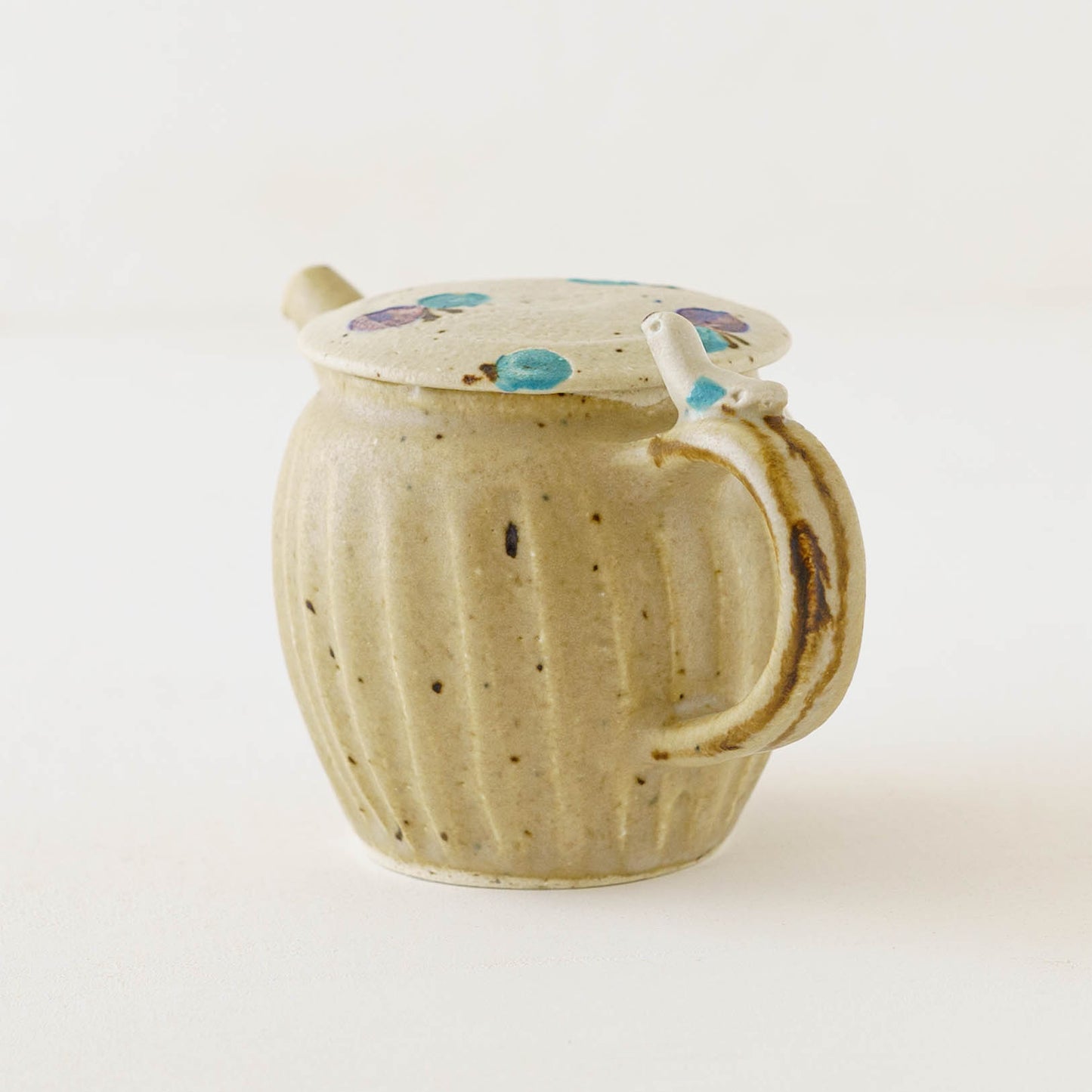 ポット　とり x ちょうちょ　ライトブラウン x オフホワイト｜原田晴子