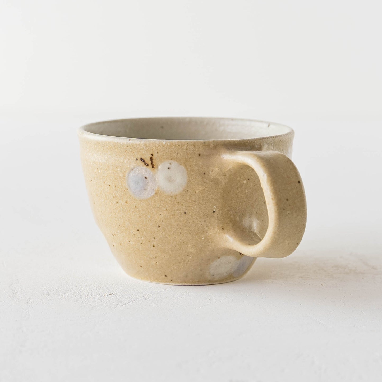 Mug Butterfly H Light Brown | Haruko Harada