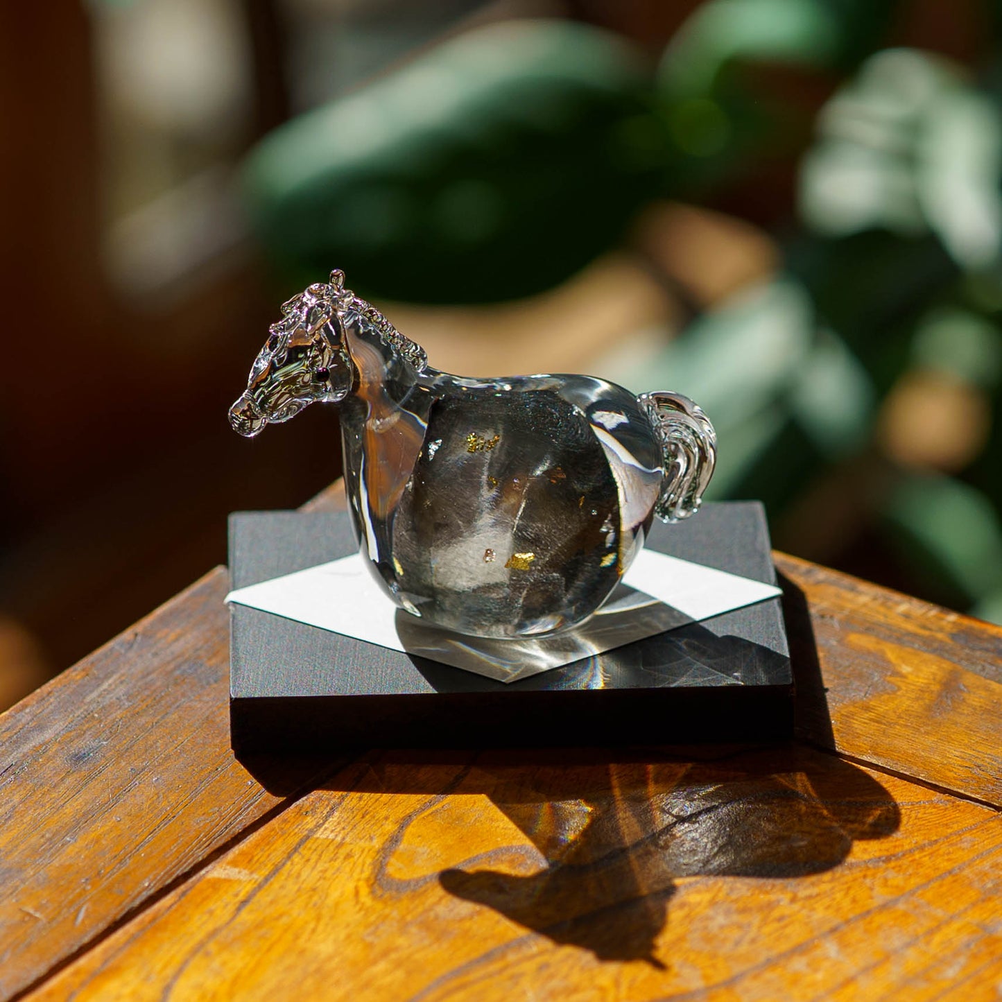 干支飾り　午　S　炭毛（黒台付き）｜極楽寺がらす工房