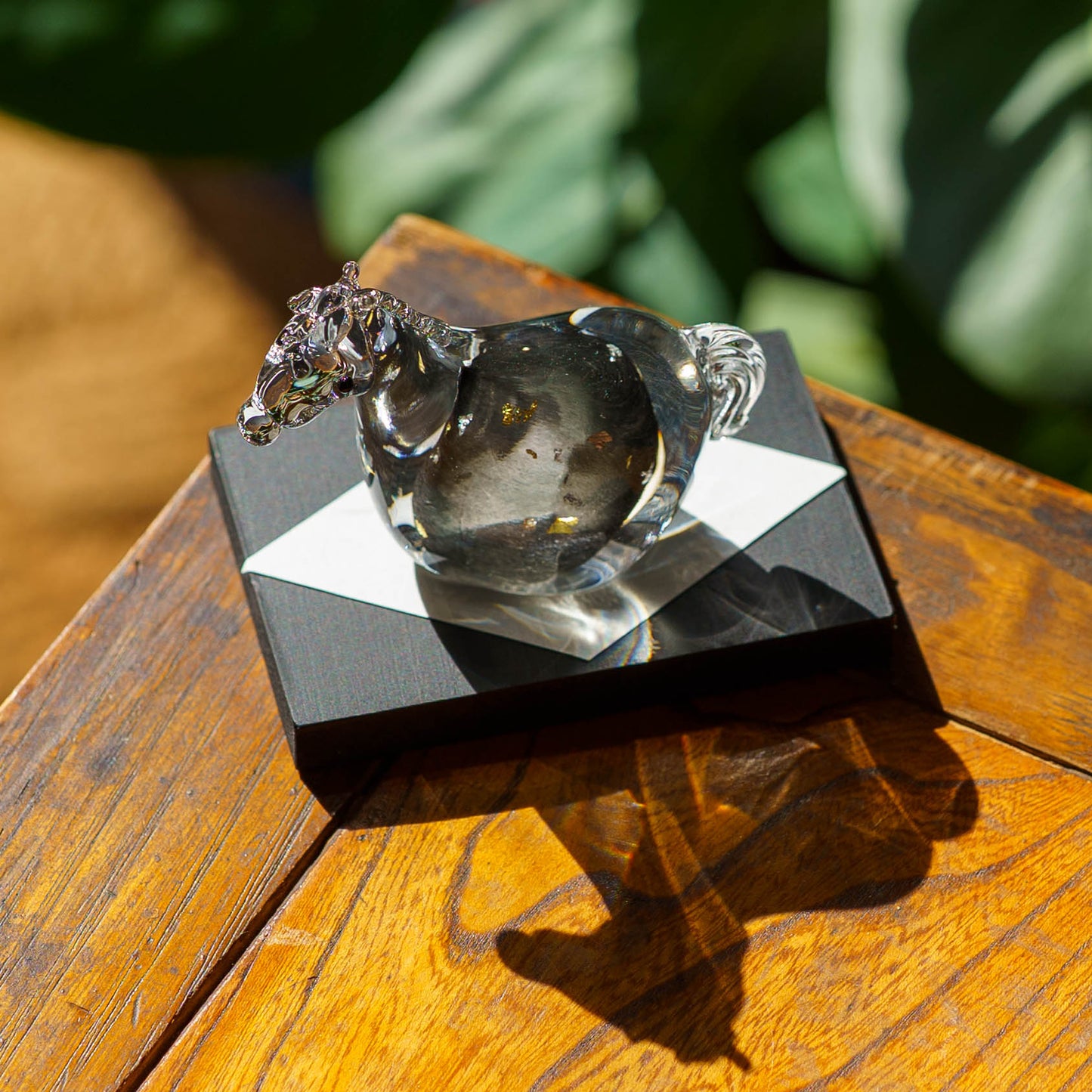 干支飾り　午　S　炭毛（黒台付き）｜極楽寺がらす工房