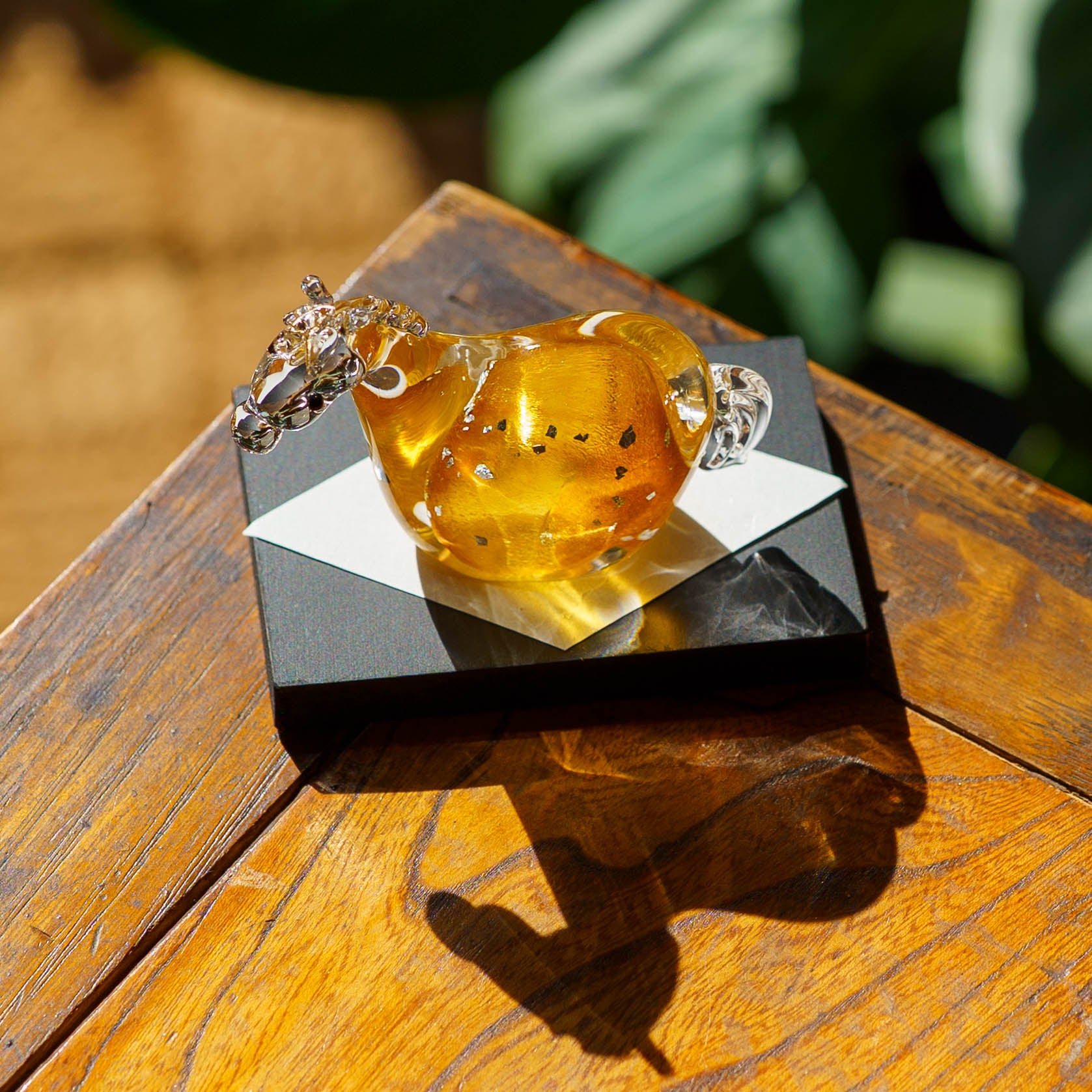 極楽寺がらす工房 干支飾り 午 S 栗毛 黒台付き｜和食器通販 四季折折