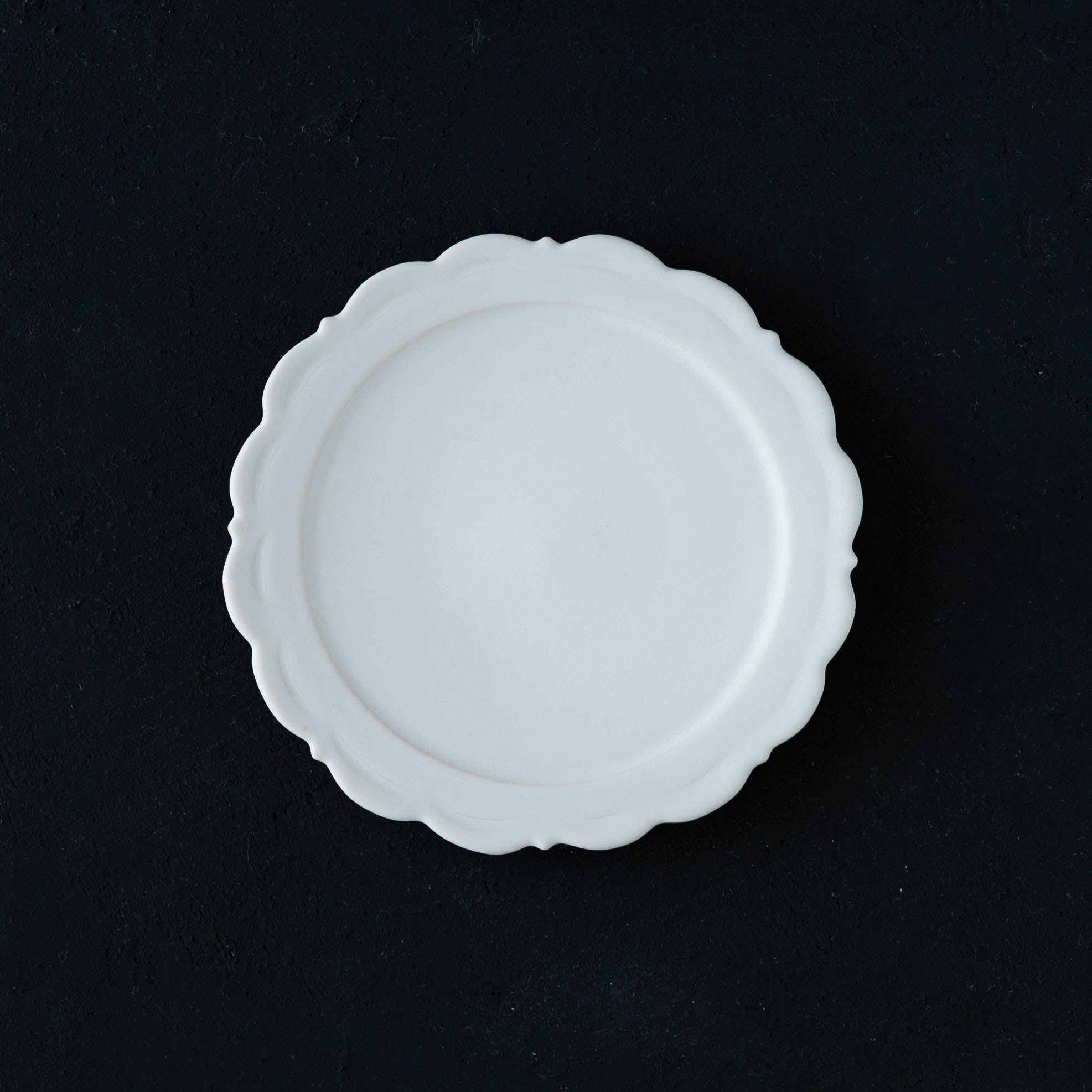 陶芸作家 藤村佳澄 レリーフソーサー φ13.5 白｜和食器通販 四季折折