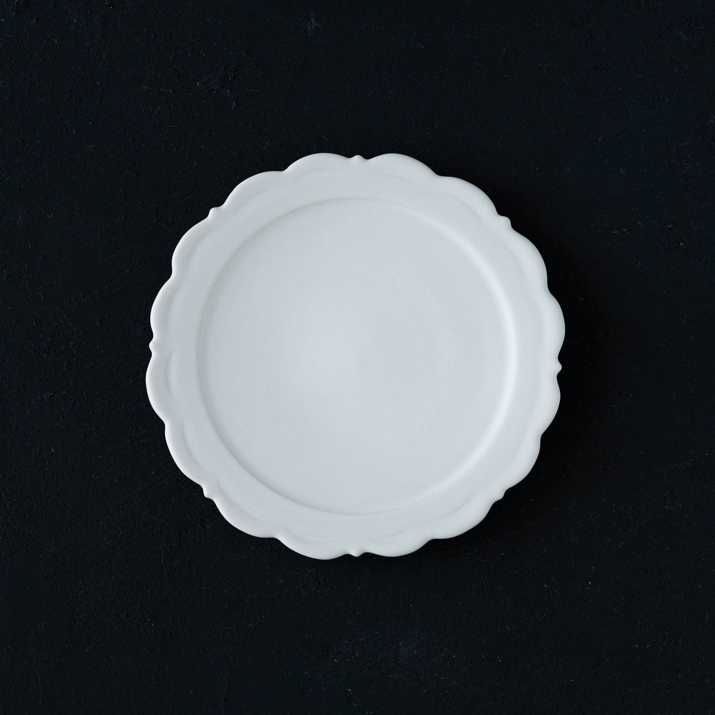 レリーフソーサー φ13.5　白｜藤村佳澄