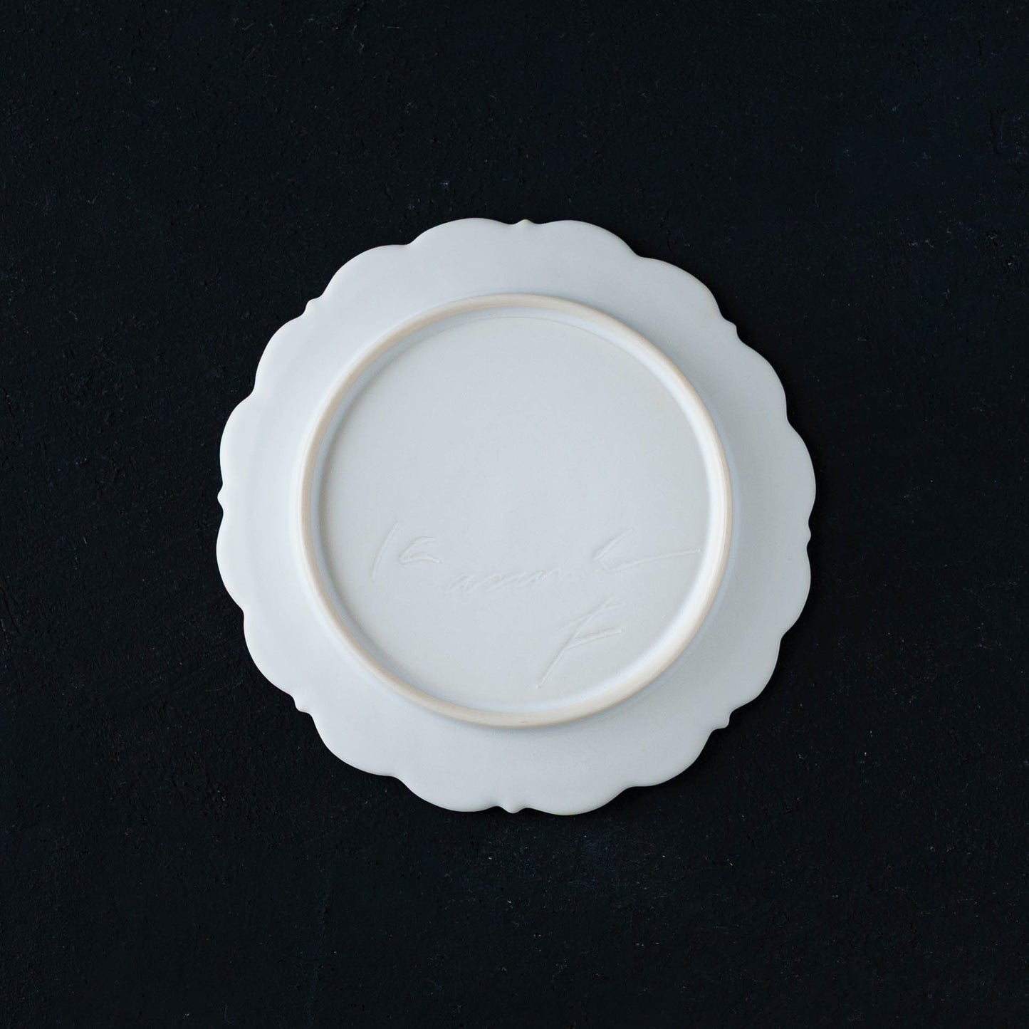 レリーフソーサー φ13.5　白｜藤村佳澄