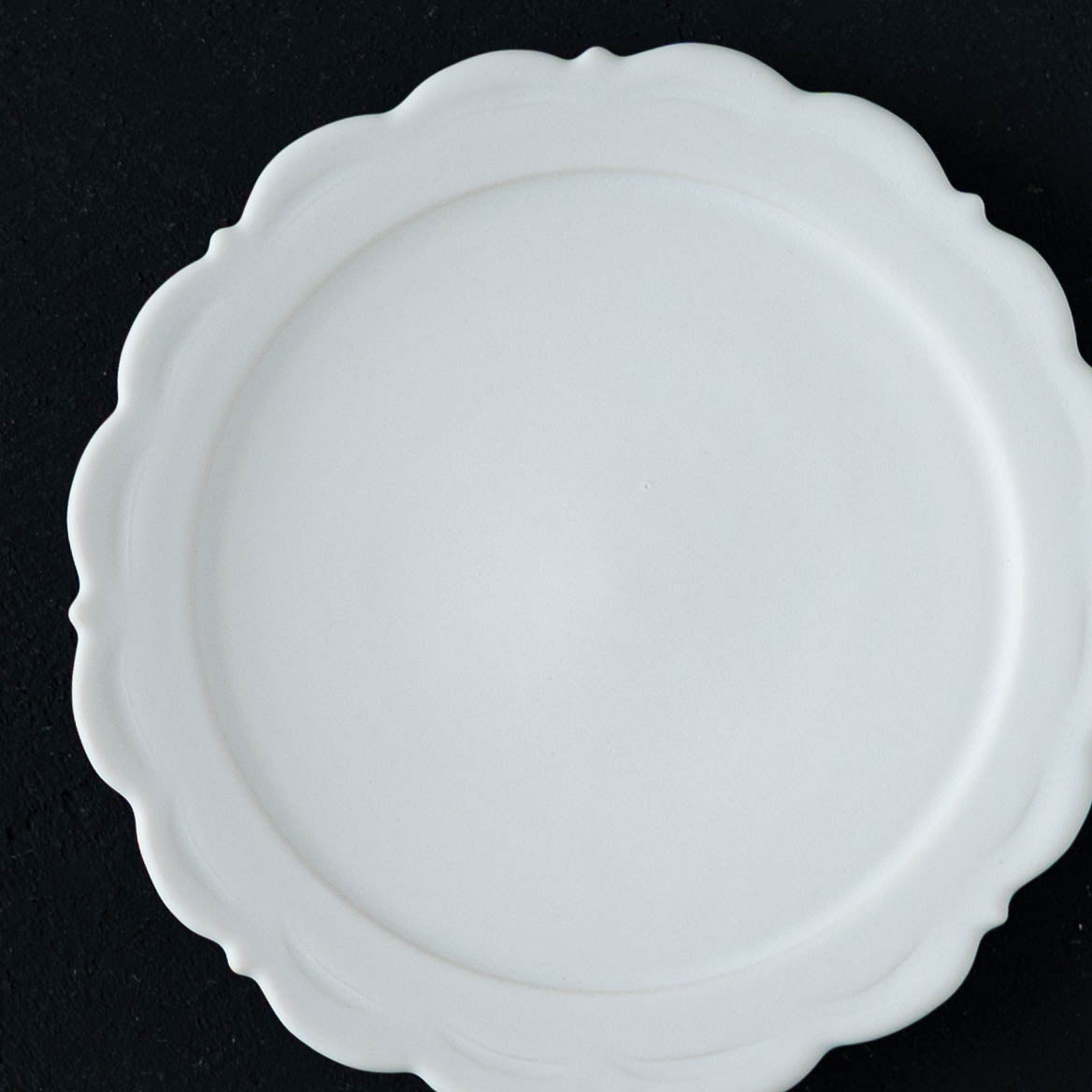 レリーフソーサー φ13.5　白｜藤村佳澄