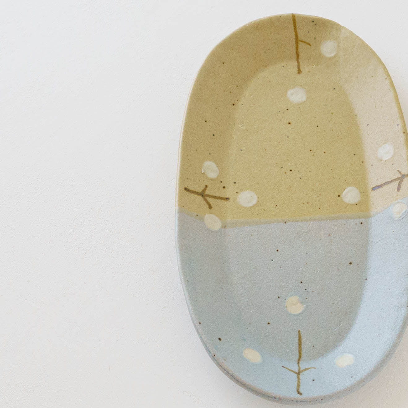 Oval flower plate L  light brown x light blue | Harada Haruko