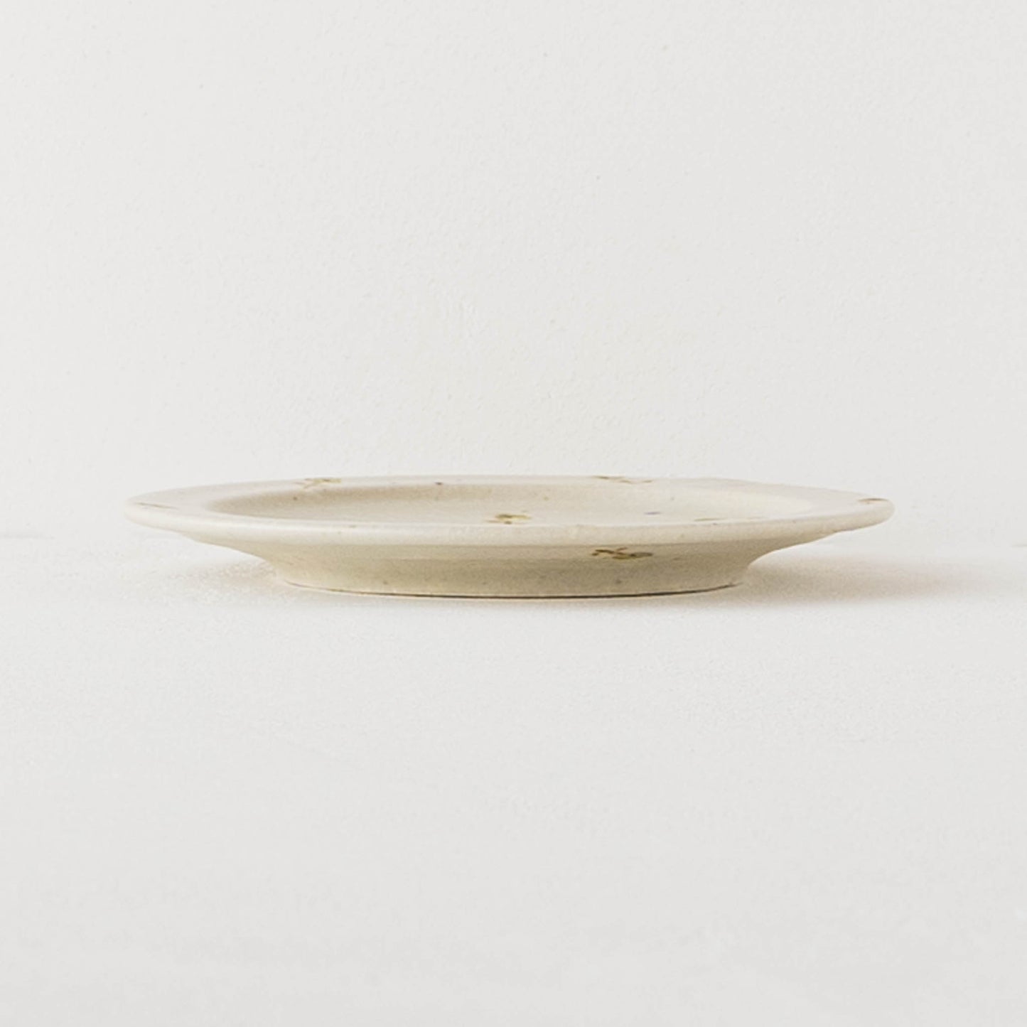 15cm rim plate flower off white x moss green | Haruko Harada