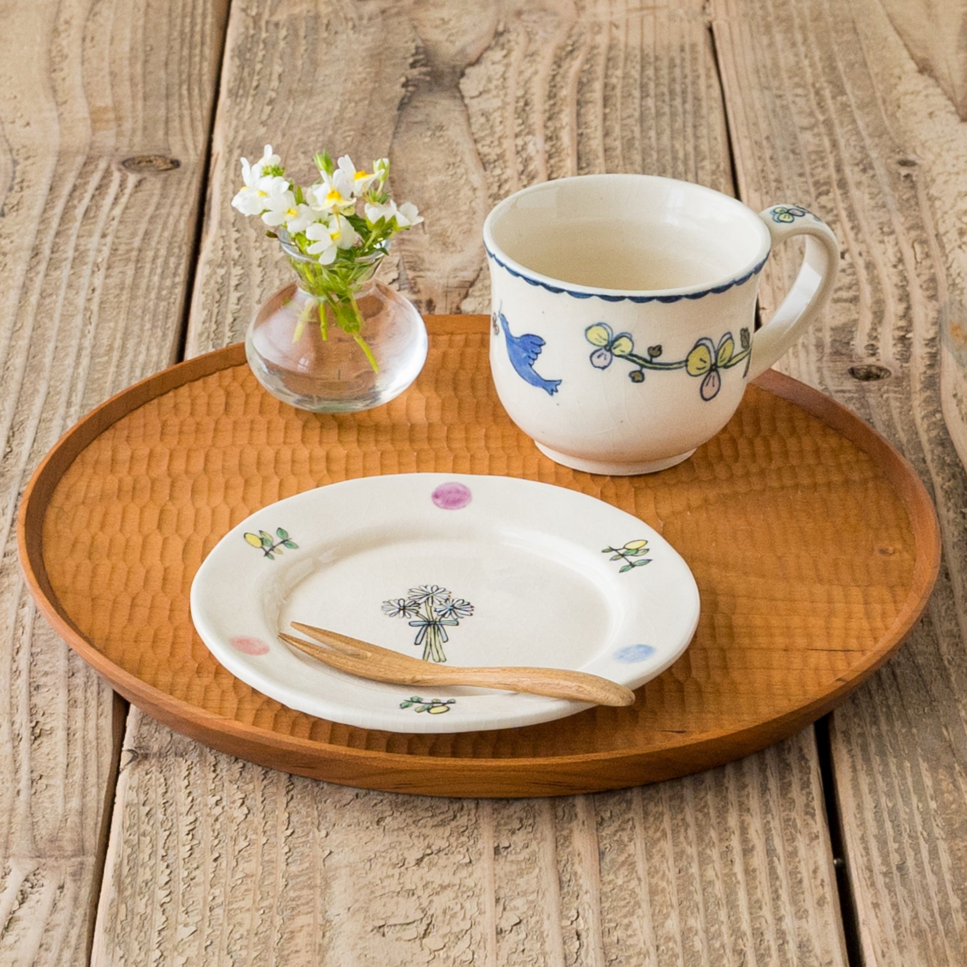 長浜由起子さんの色絵マグカップお花と青い鳥と花束4寸皿