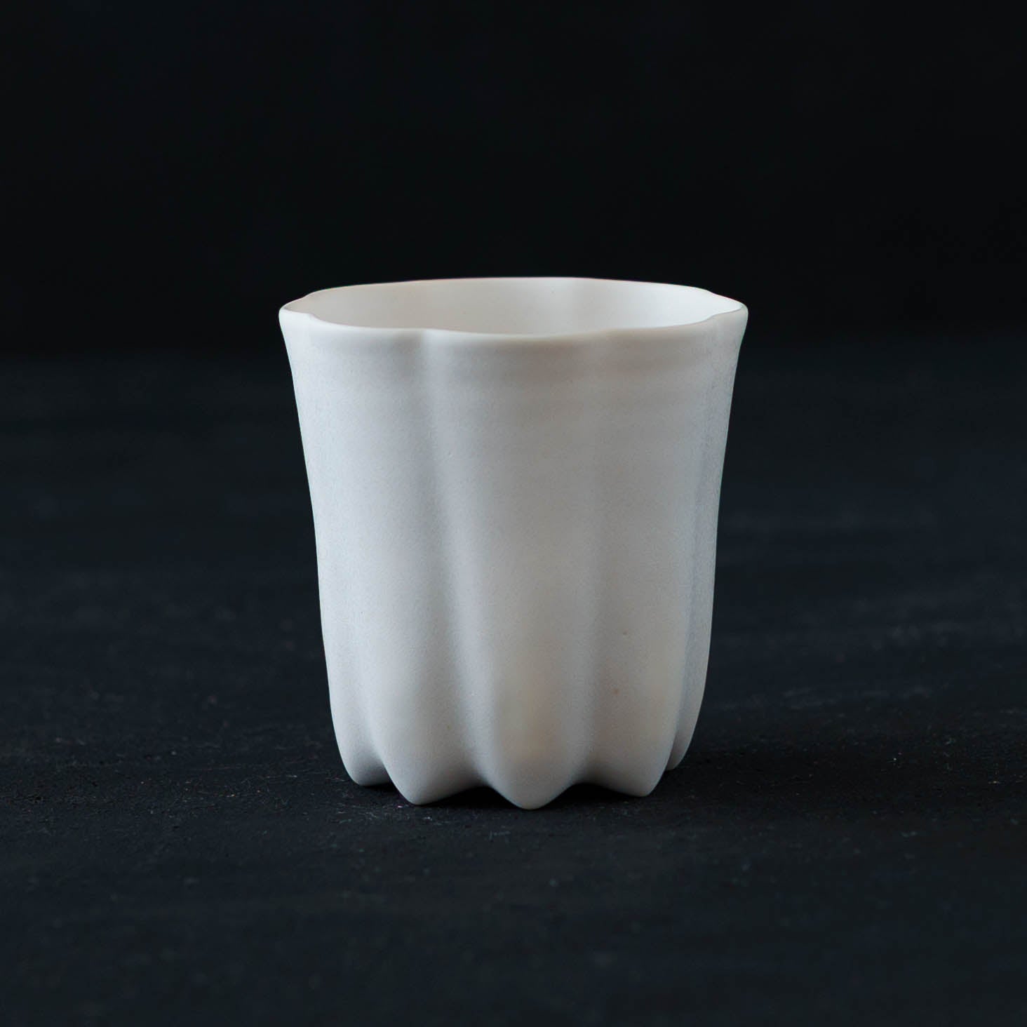 陶芸作家 藤村佳澄 カヌレカップ 白｜和食器通販 四季折折 – 四季折折