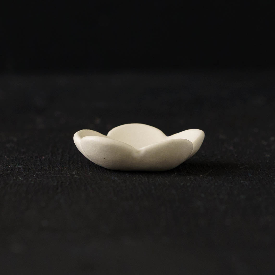 花箸置き　芙蓉　ホワイト｜辻本路