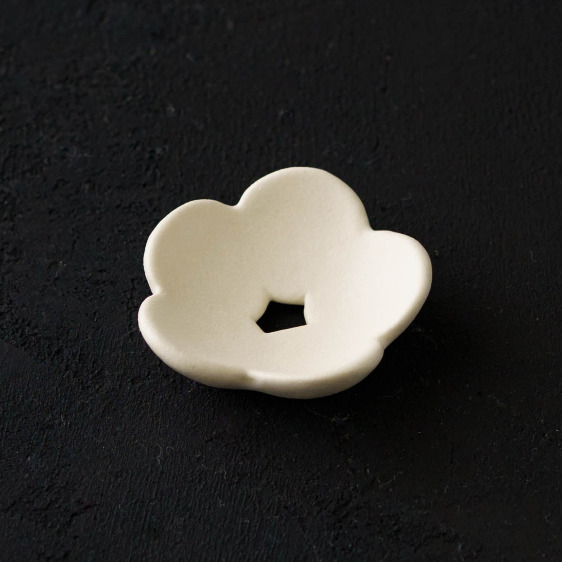 花箸置き　芙蓉　ホワイト｜辻本路