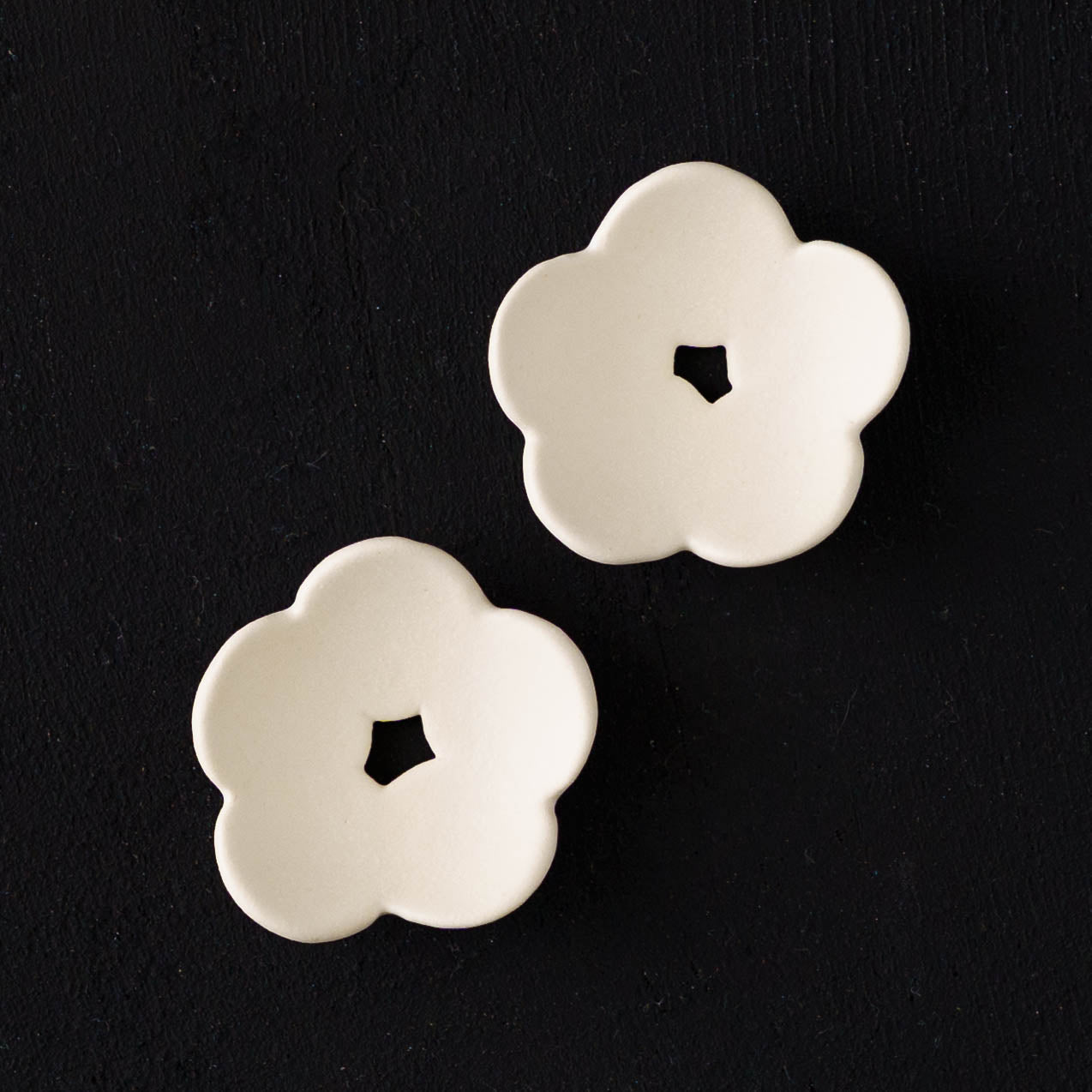 花箸置き　芙蓉　ホワイト｜辻本路