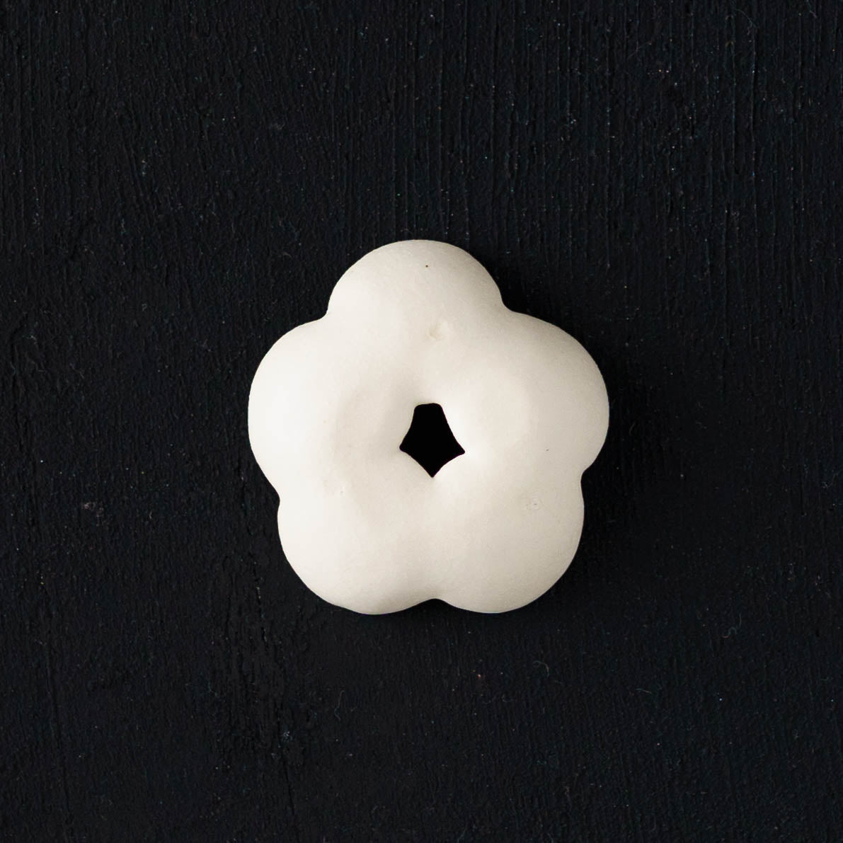 花箸置き　芙蓉　ホワイト｜辻本路