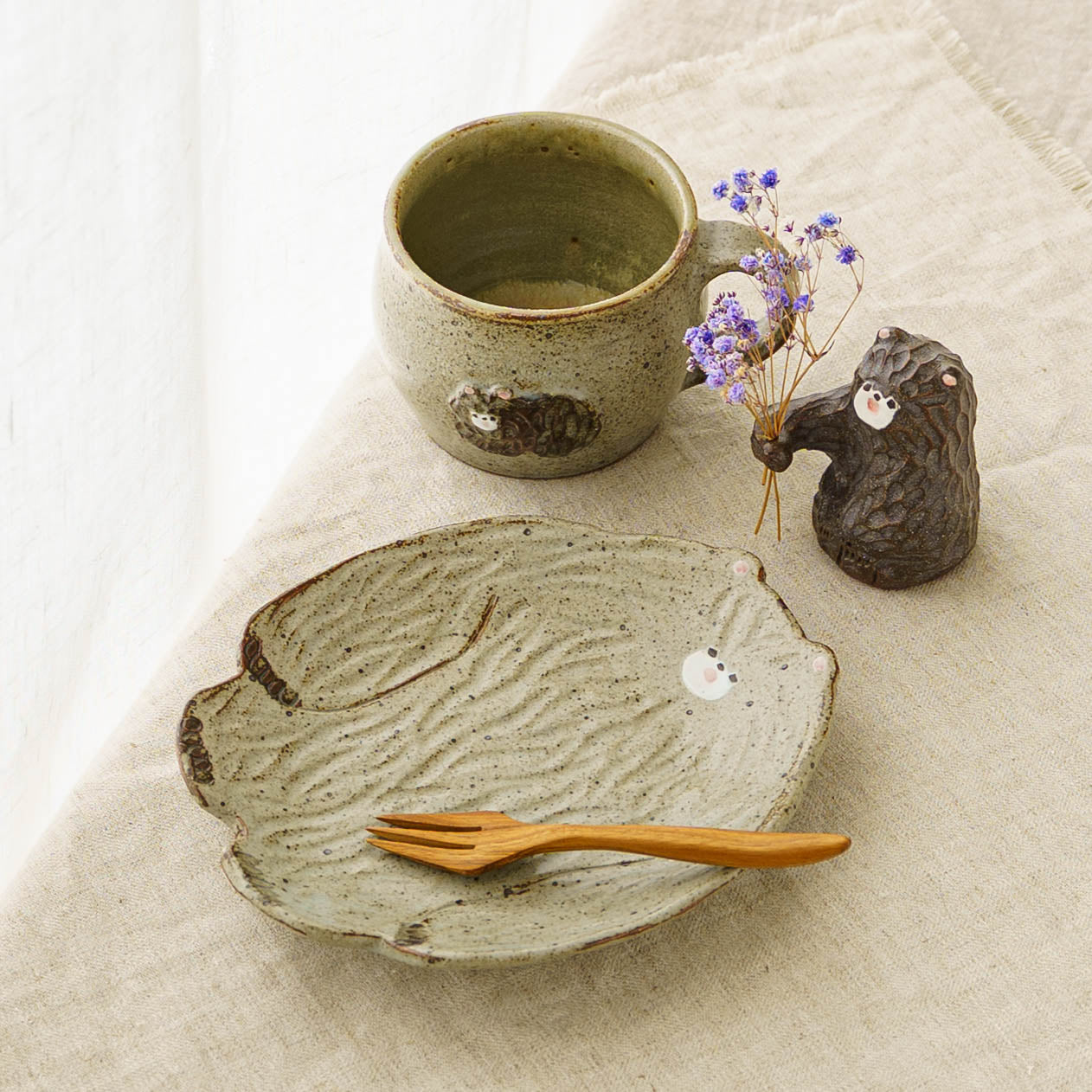 陶芸作家 加藤美紀子 クマドライフラワースタンド 茶 手持ち｜鎌倉山