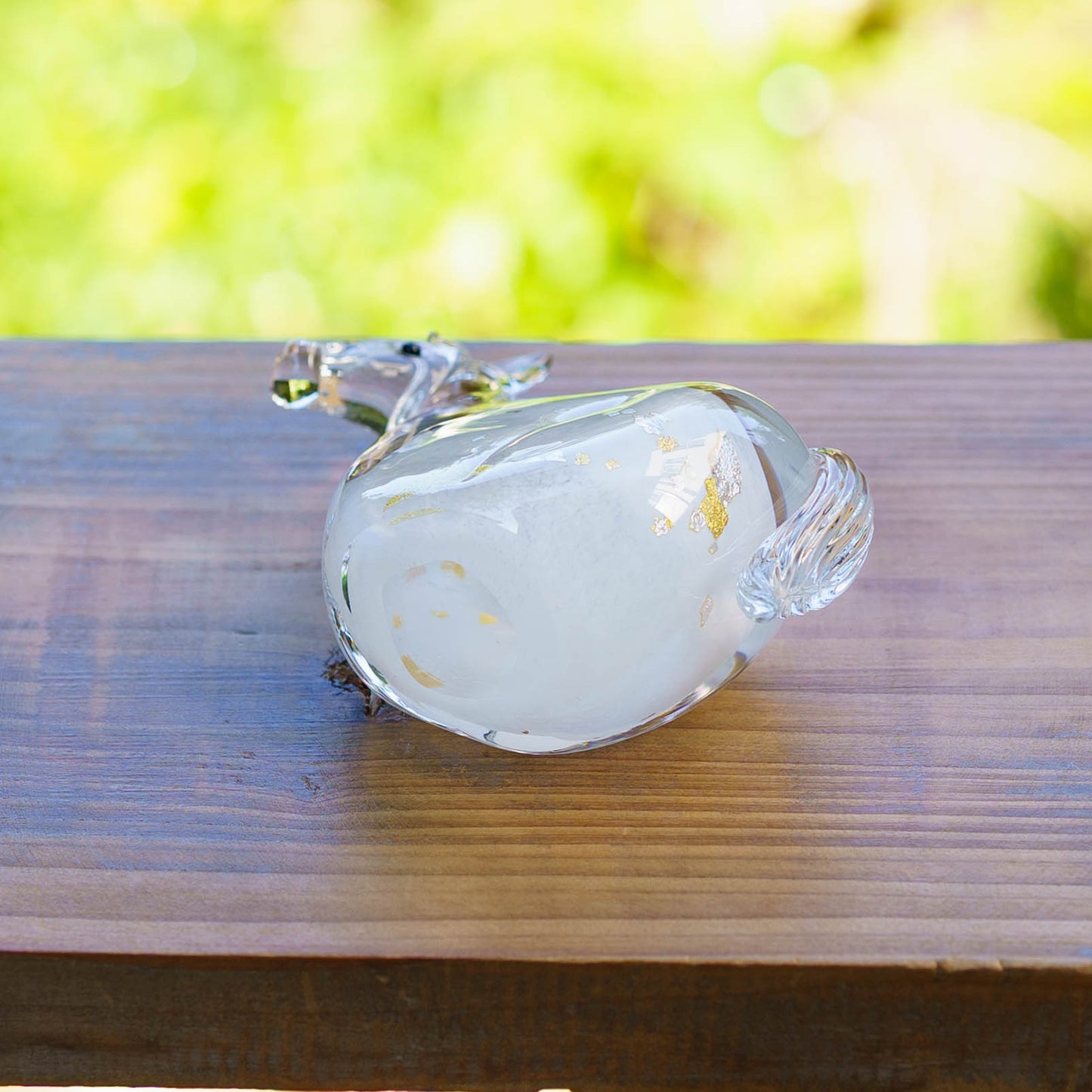 干支飾り　午　M　白毛（黒台付き）｜極楽寺がらす工房