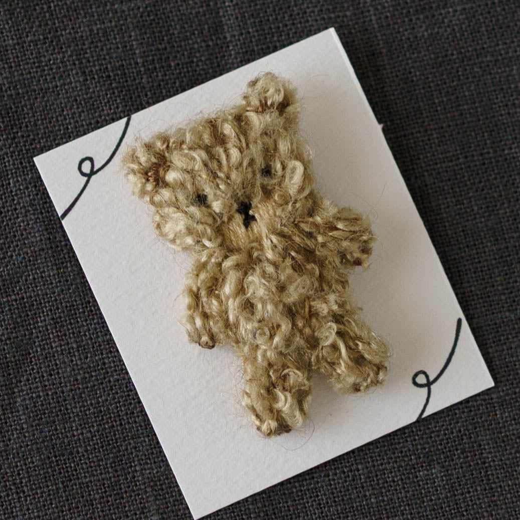 刺繍ブローチ　もふくま｜あおのいえ