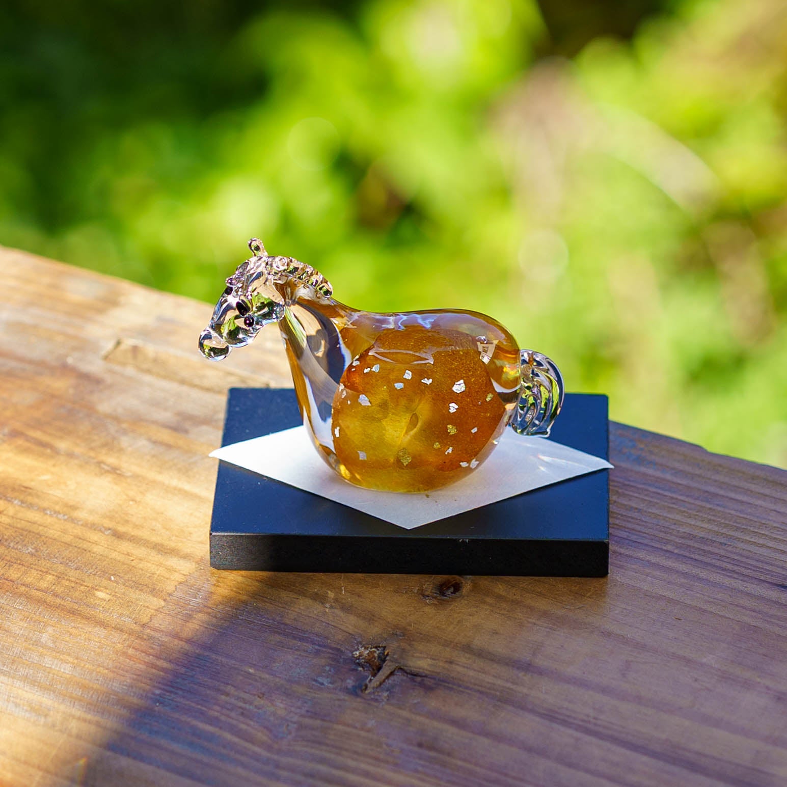 極楽寺がらす工房 干支飾り 午 S 栗毛 黒台付き｜和食器通販 四季折折