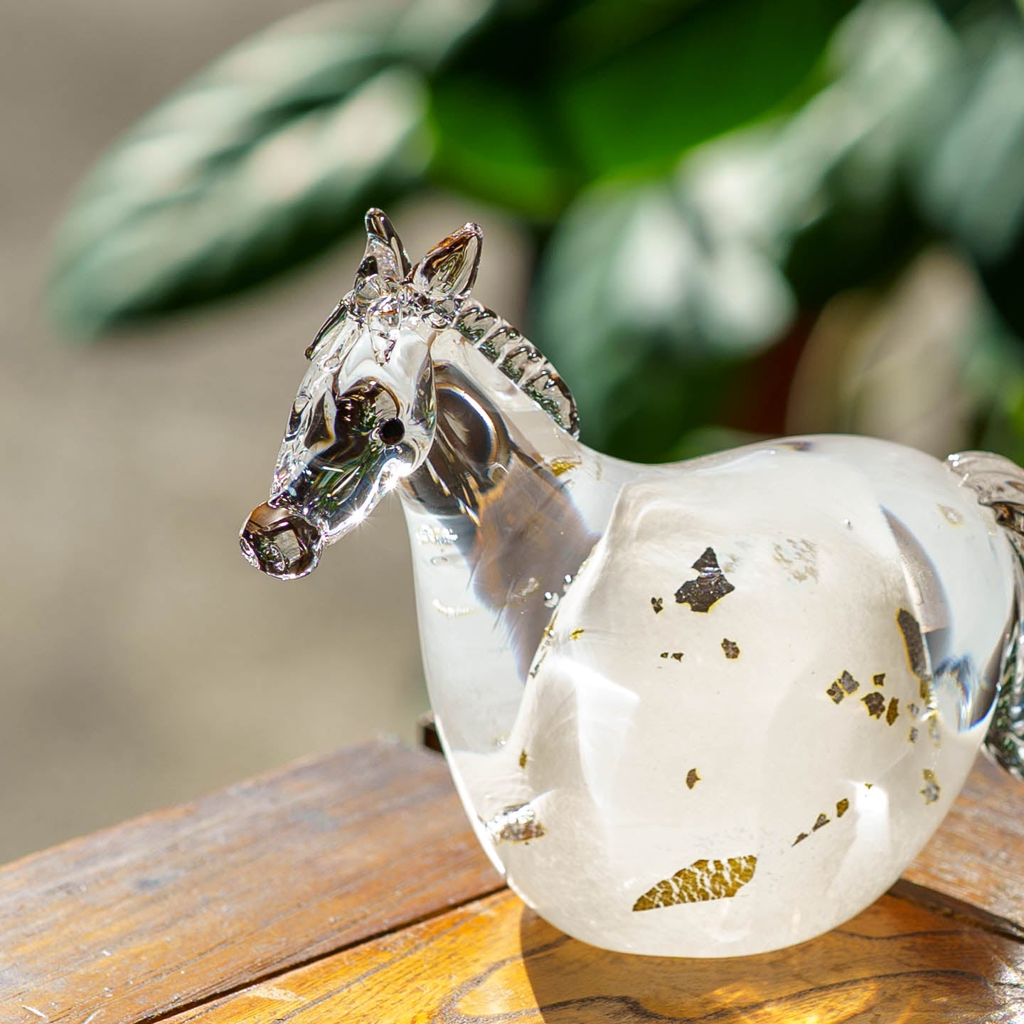 極楽寺がらす工房 干支飾り 午 M 白毛 黒台付き｜和食器通販 四季折折