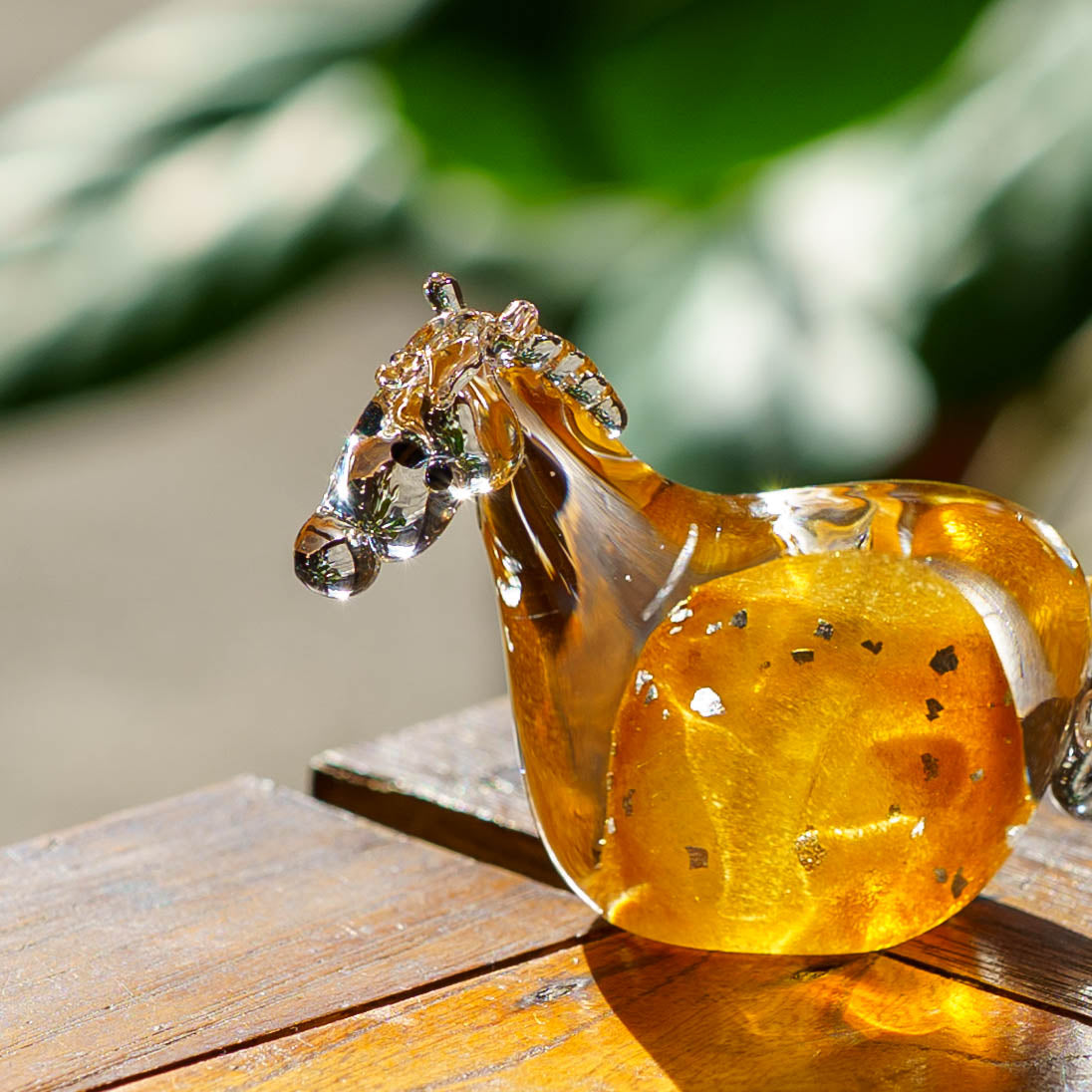 干支飾り　午　S　栗毛（黒台付き）｜極楽寺がらす工房