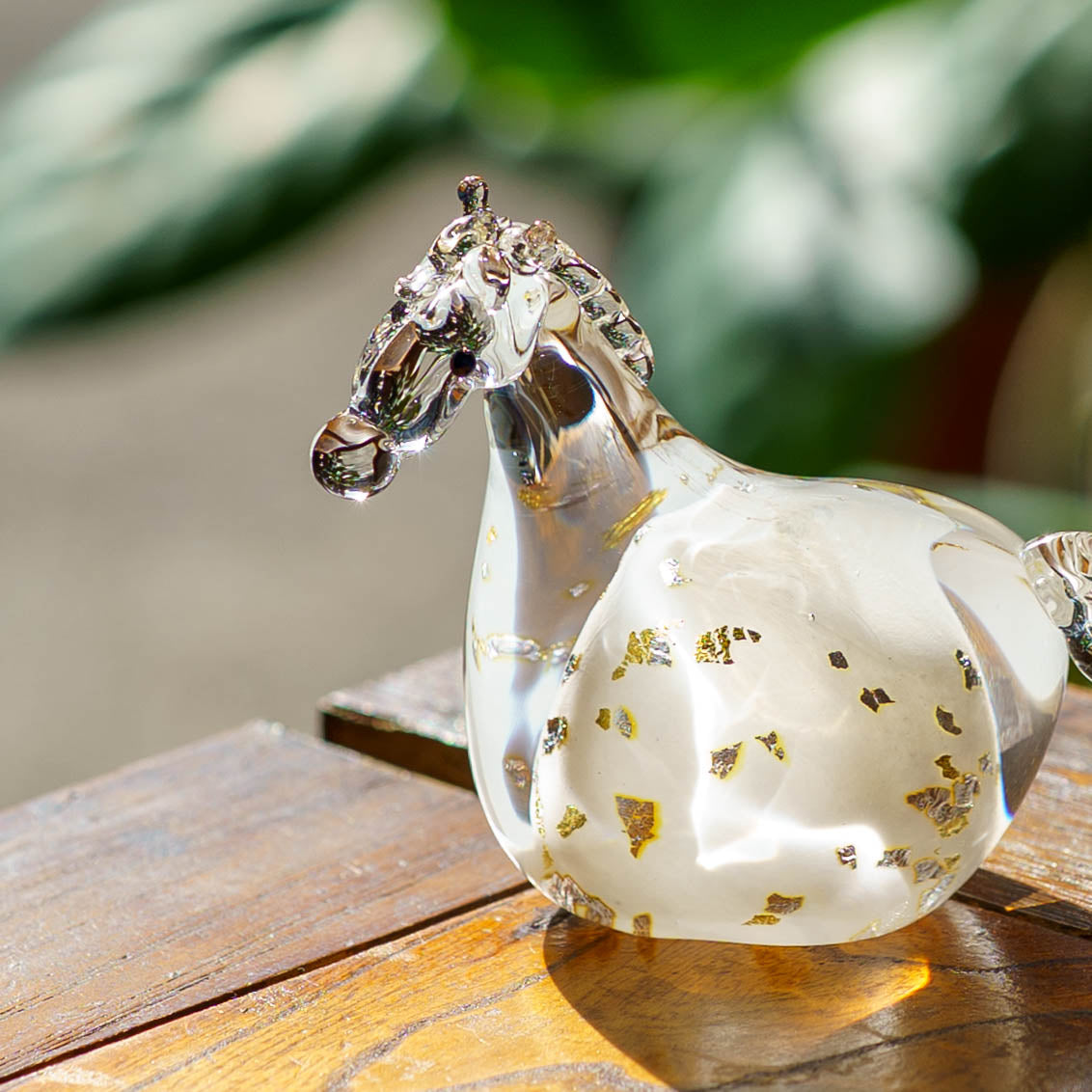 極楽寺がらす工房 干支飾り 午 S 白 黒台付き｜和食器通販 四季折折