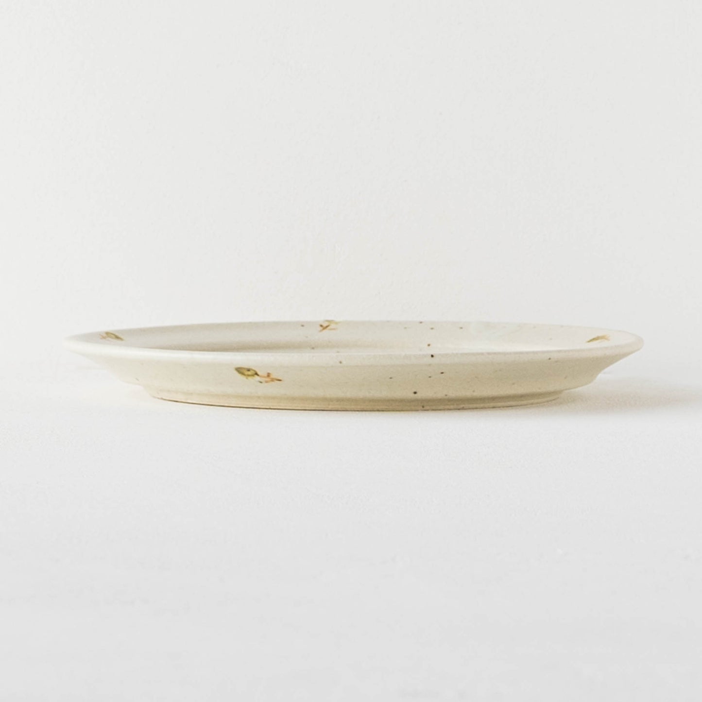 21cm rim plate flower off white x moss green | Haruko Harada