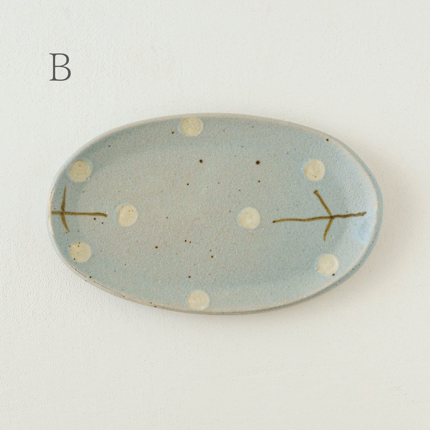 Oval plate with flowers light blue | Harada Haruko
