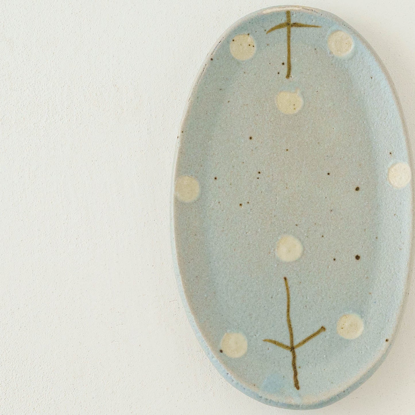 Oval plate with flowers light blue | Harada Haruko