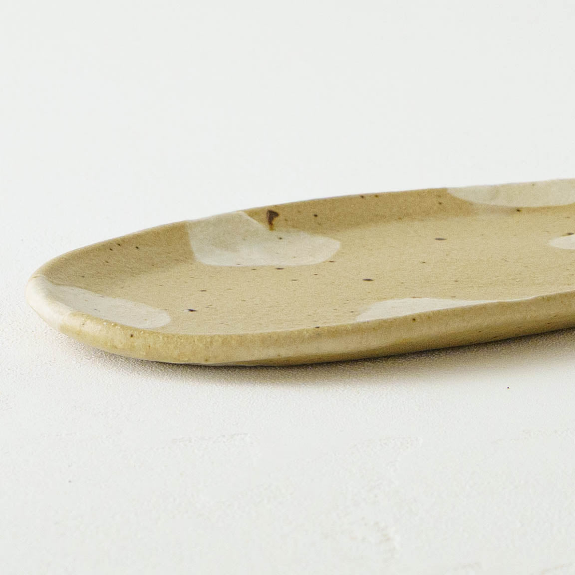 楕円板皿　りんご　ライトブラウン｜原田晴子