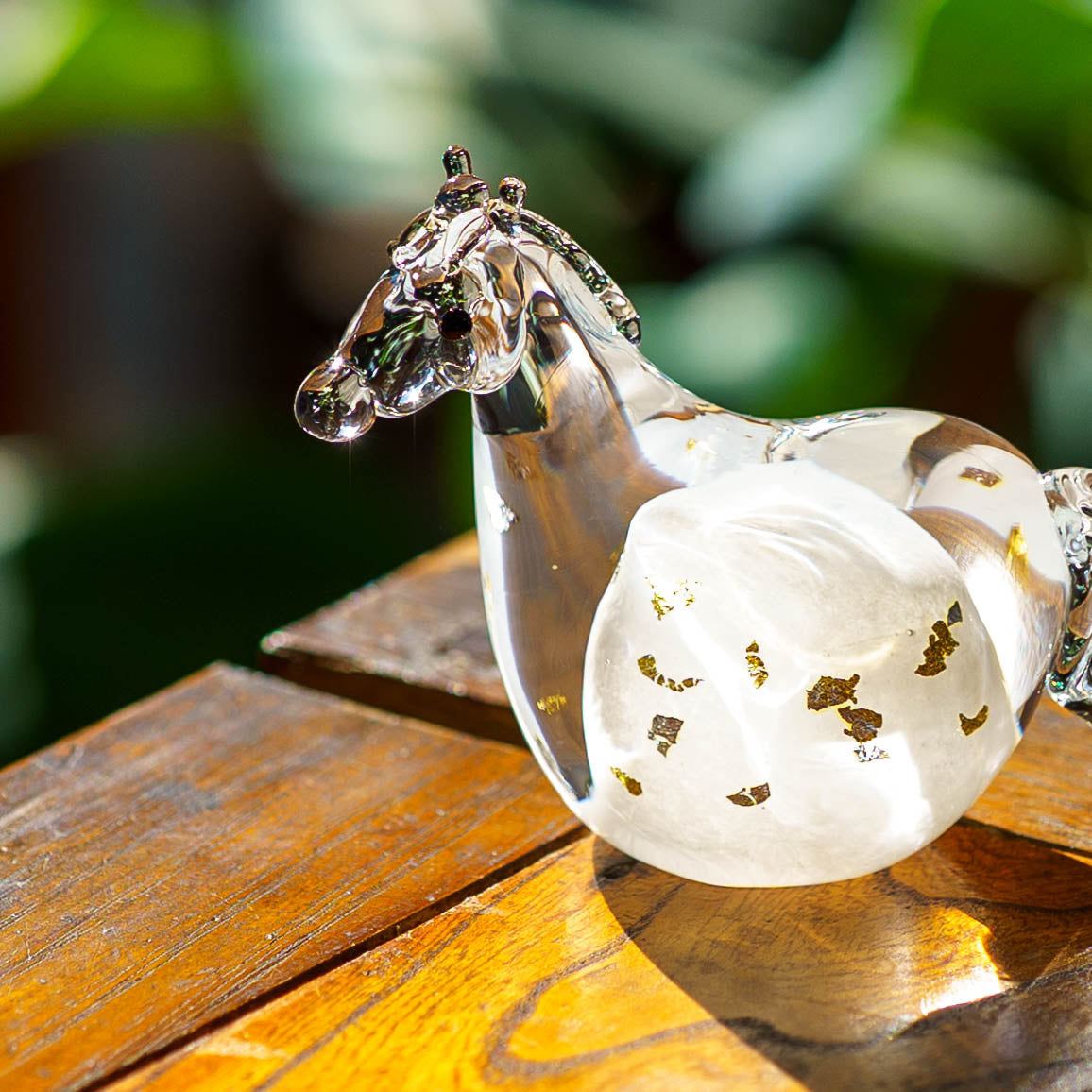 干支飾り　午　S　白毛（黒台付き）｜極楽寺がらす工房