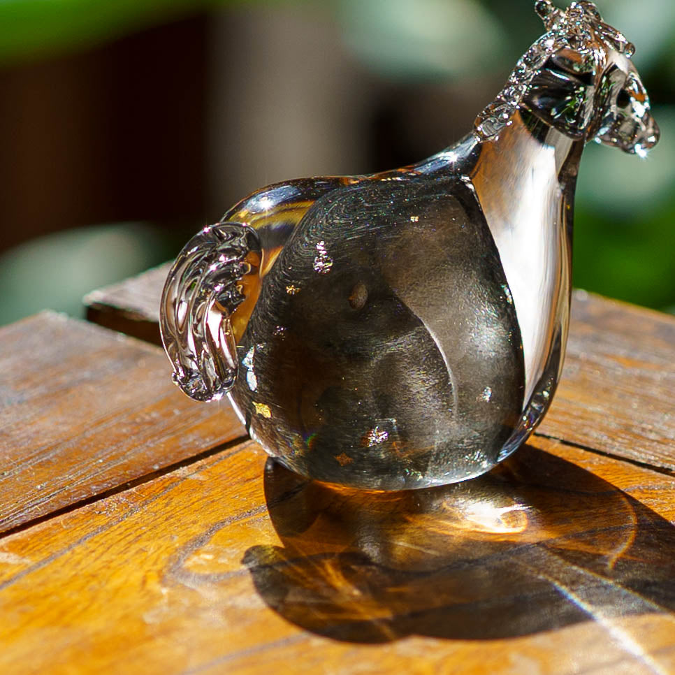 干支飾り　午　S　炭毛（黒台付き）｜極楽寺がらす工房