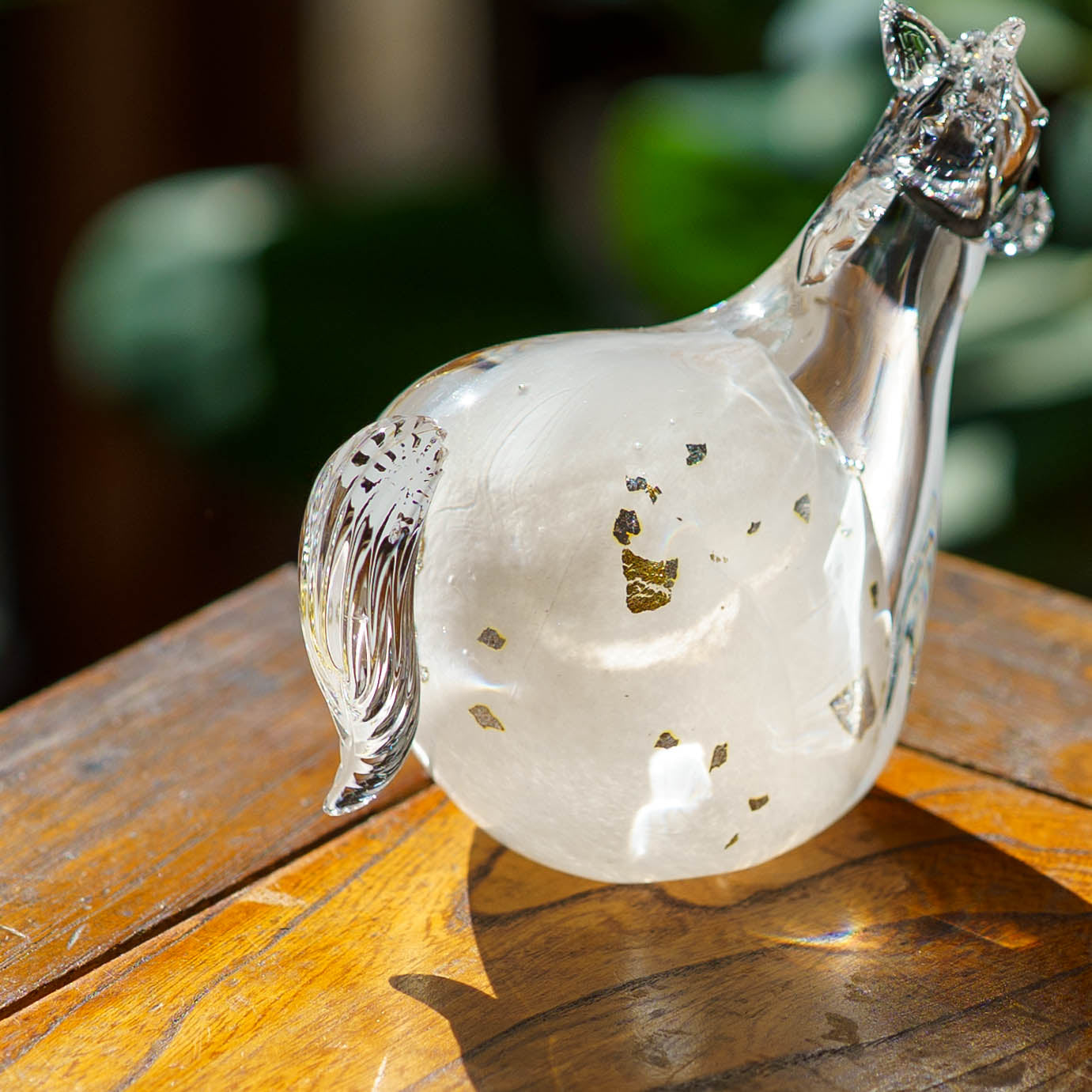 干支飾り　午　M　白毛（黒台付き）｜極楽寺がらす工房