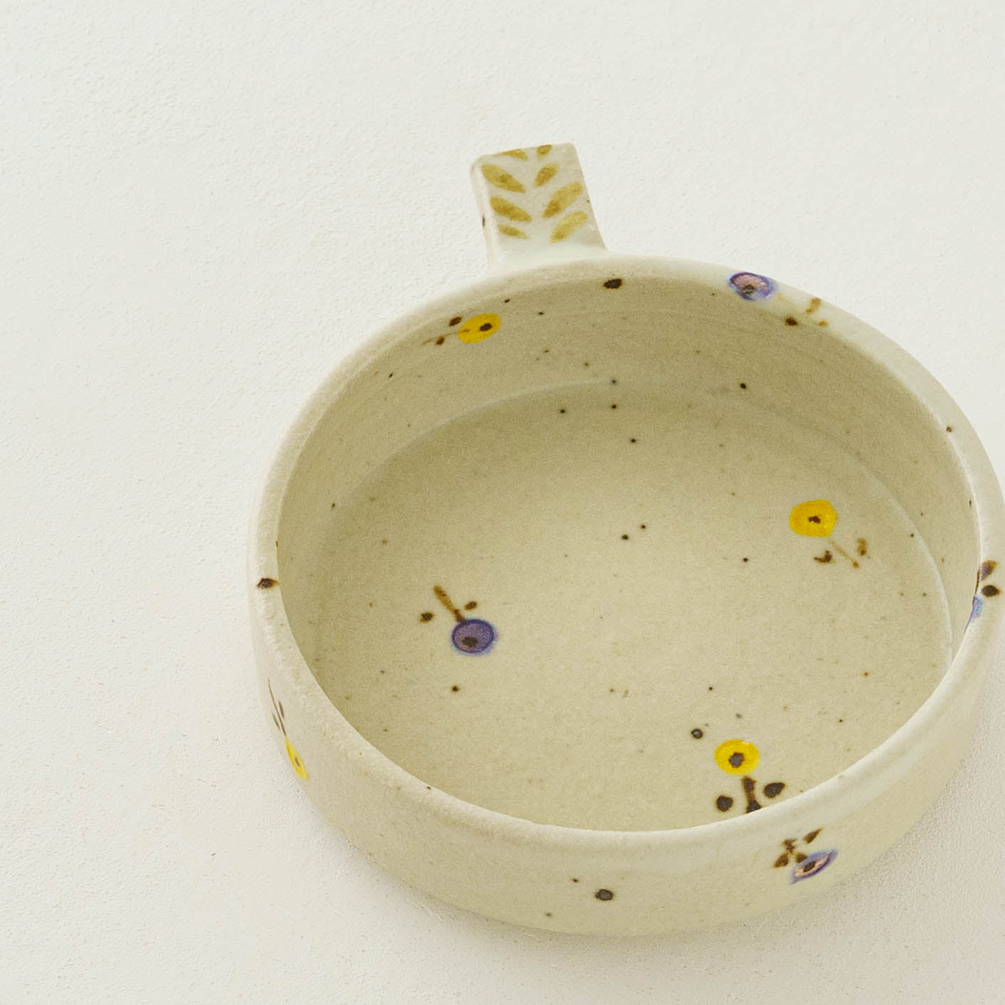 Dip Dish　中　お花　オフホワイト（イエロー x パープル）｜原田晴子